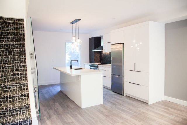 Toronto C08, ON M5A 4C9,55 Longboat AVE