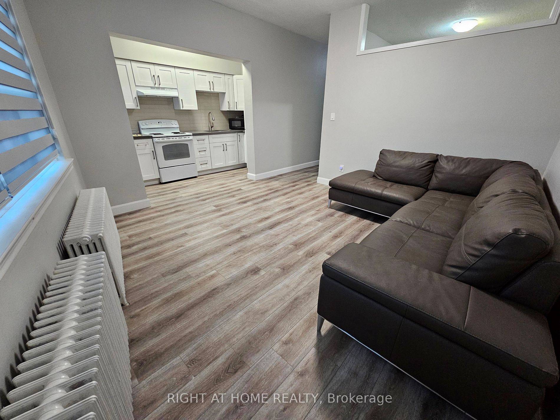 Toronto E02, ON M4C 5B1,47 Dawes RD #2