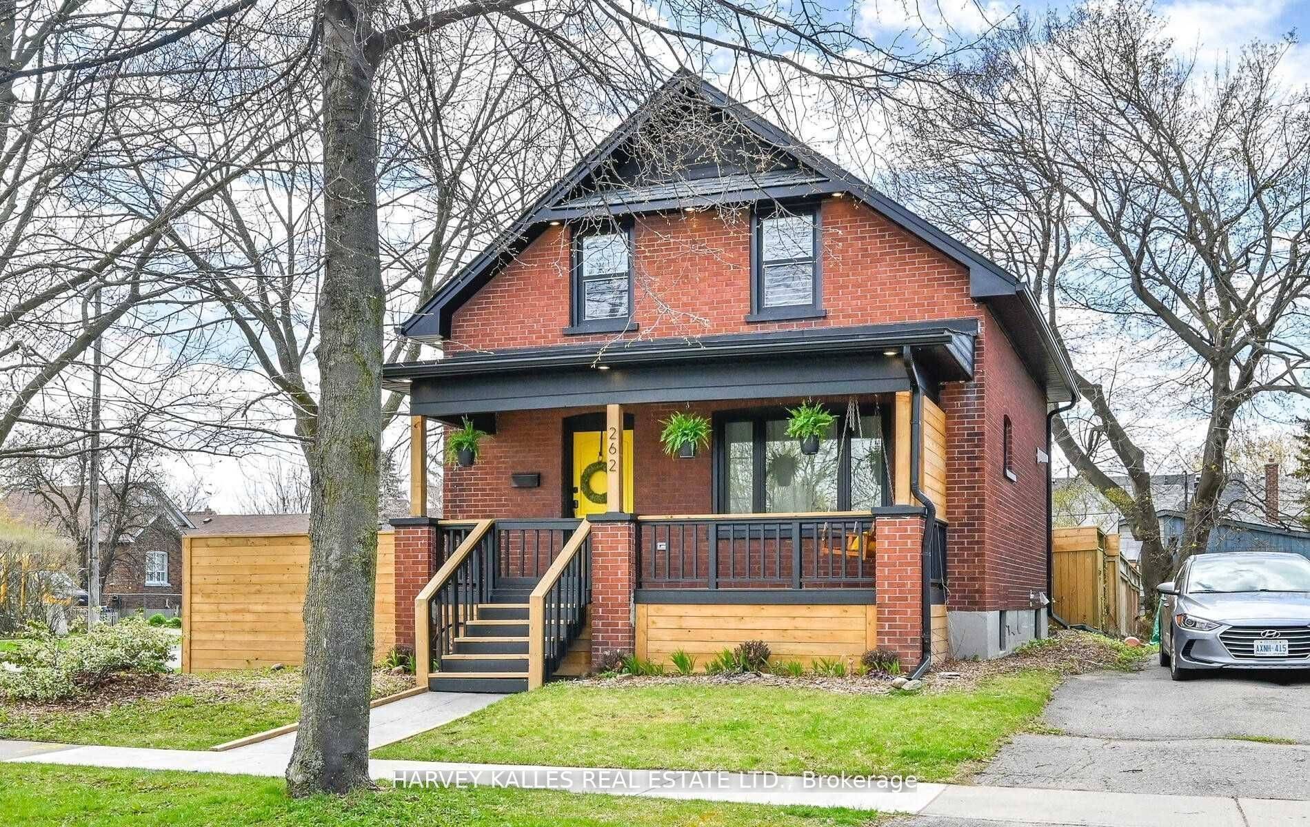 Oshawa, ON L1H 5R8,262 Oshawa BLVD S