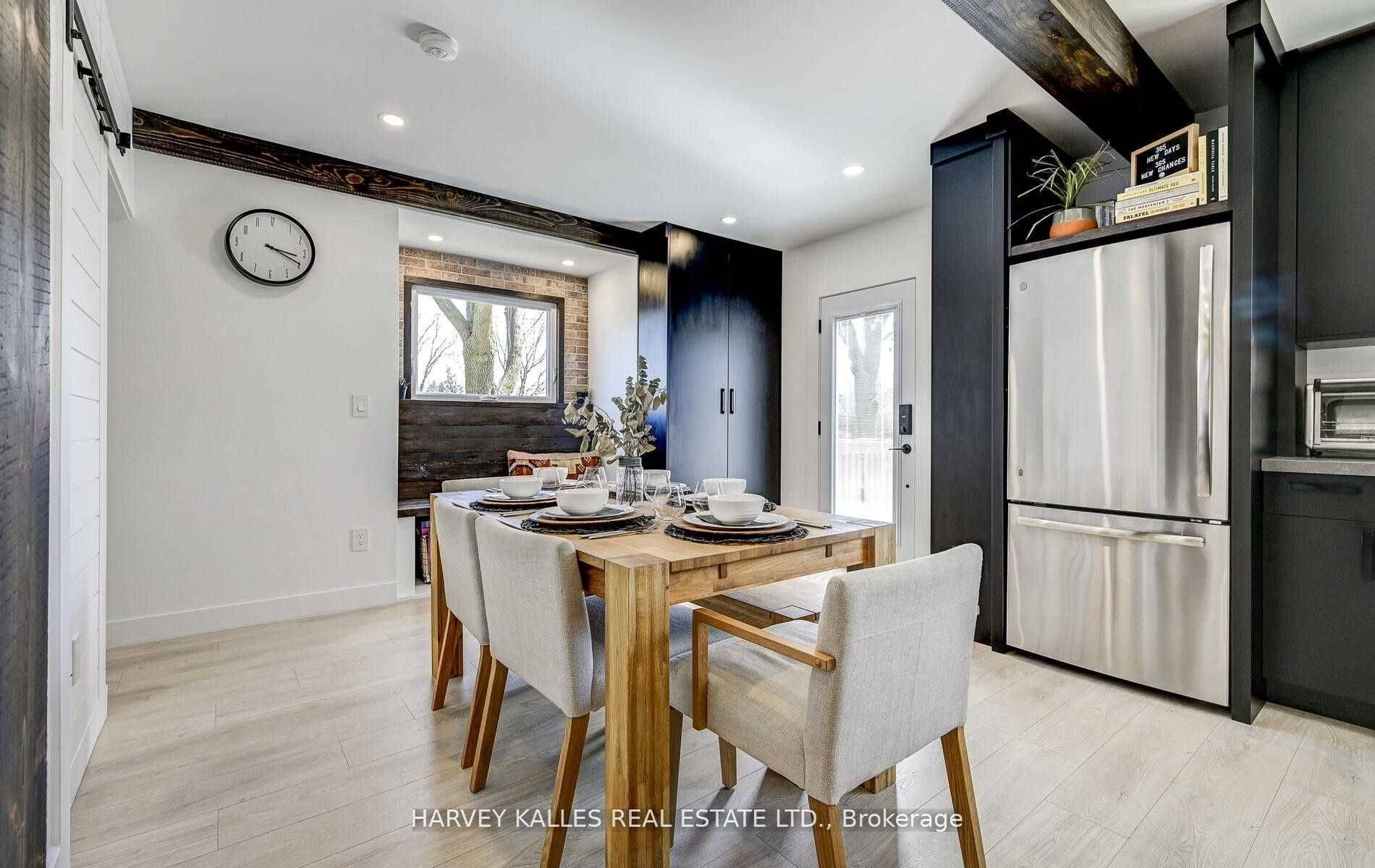 Oshawa, ON L1H 5R8,262 Oshawa BLVD S