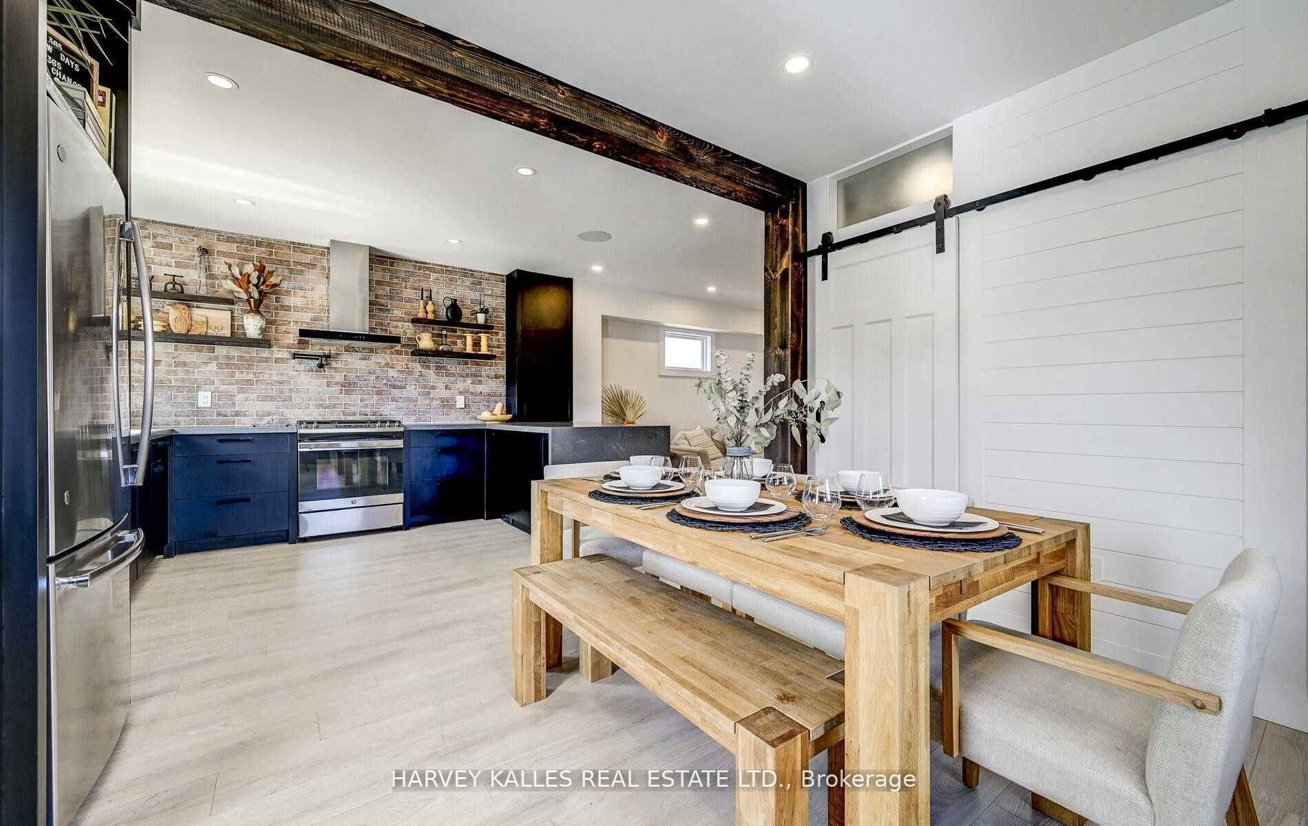 Oshawa, ON L1H 5R8,262 Oshawa BLVD S