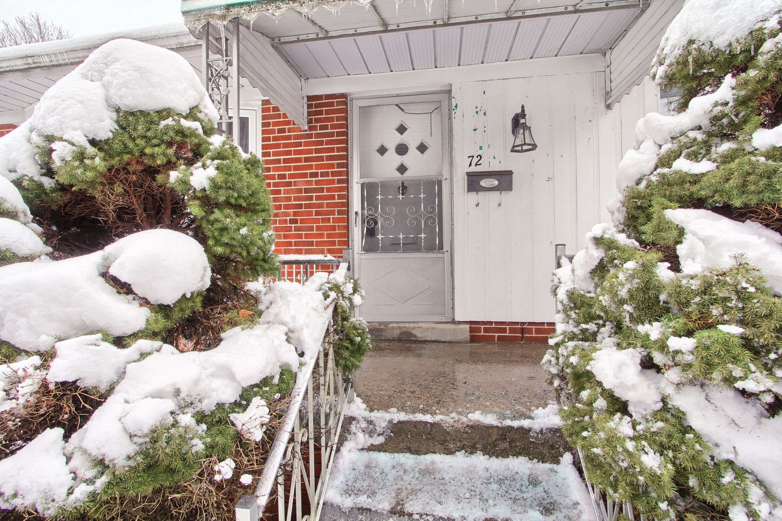 Newmarket, ON L3Y 2K1,72 Monkswood CRES