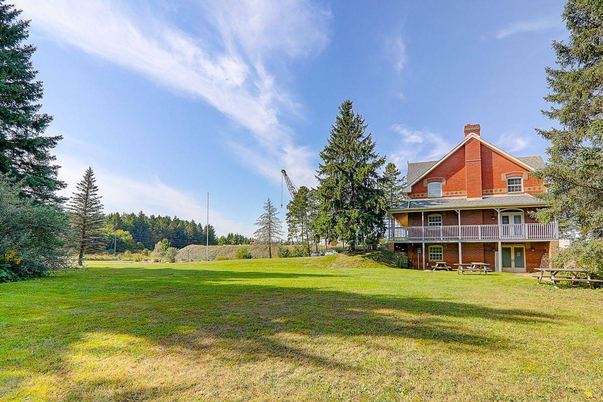 East Gwillimbury, ON L3Y 4W1,2768 Davis DR