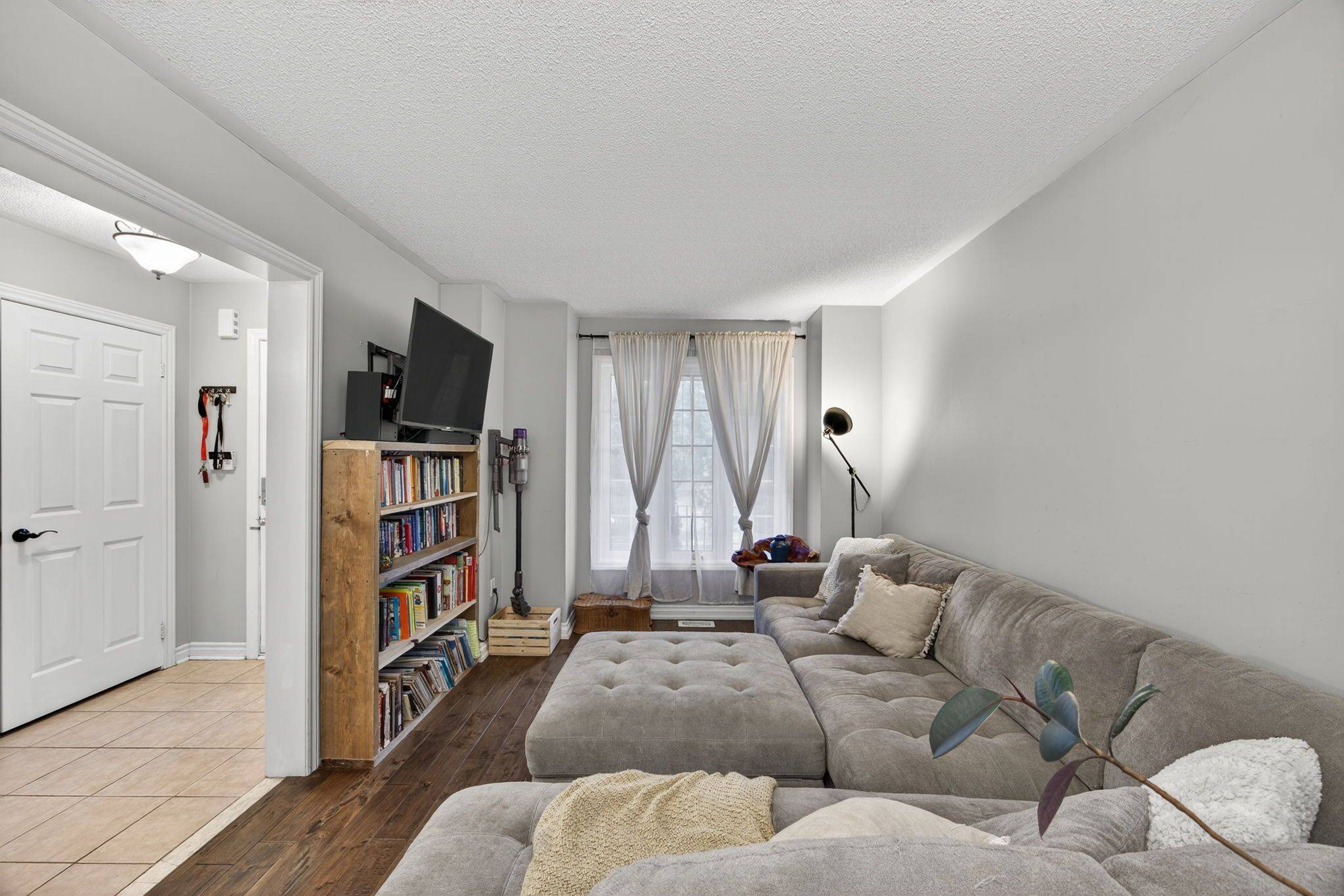 Barrie, ON L4N 0H8,4 Dunnett DR