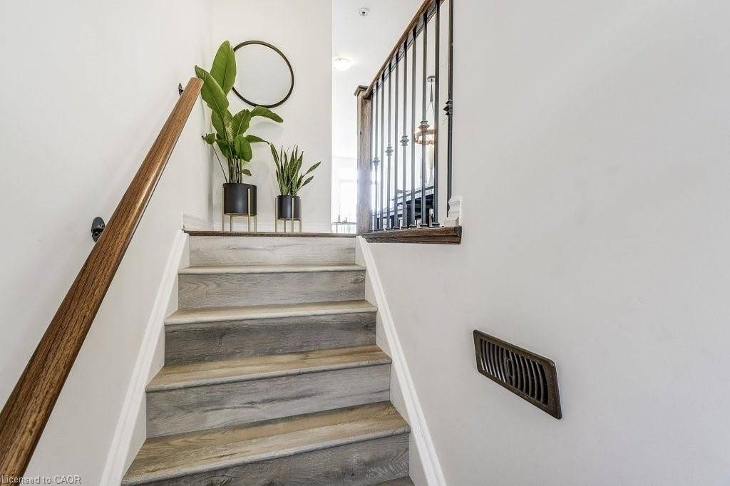 Burlington, ON L7R 0C8,2362 Treversh Common