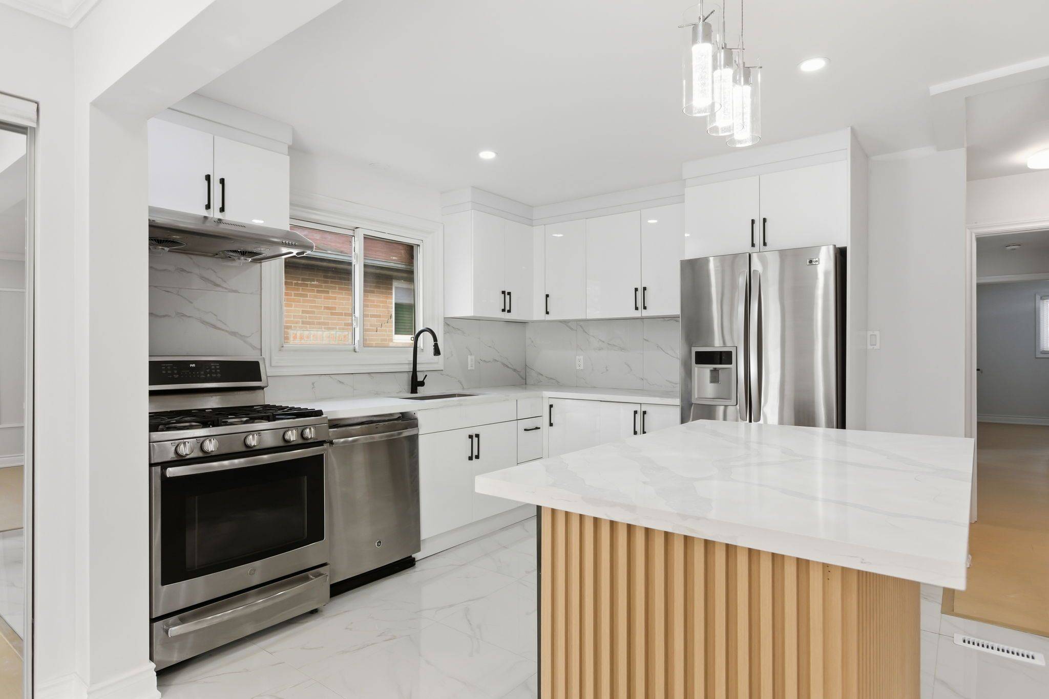 Mississauga, ON L5C 1Z7,3684 Ellengale DR