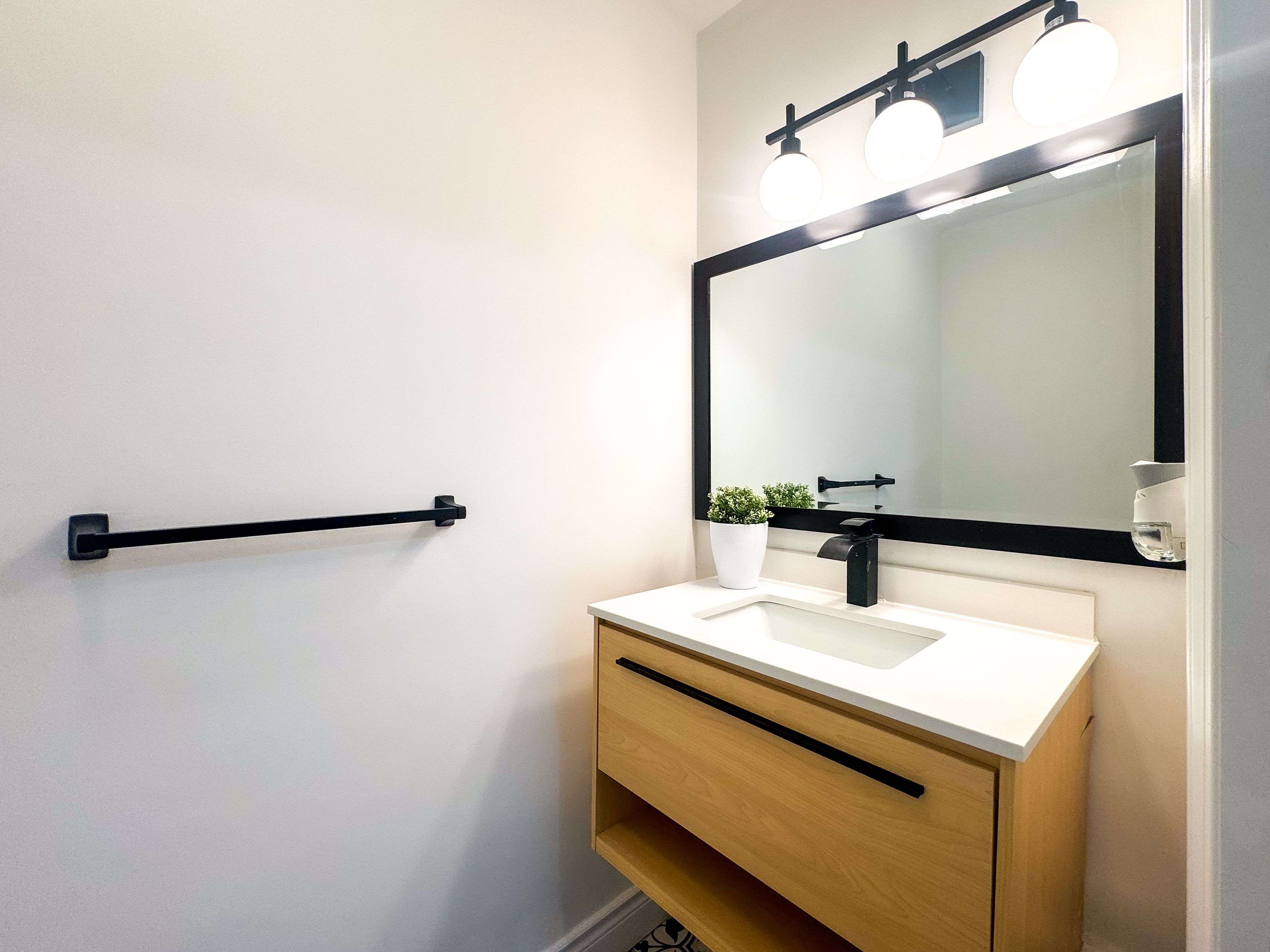 Mississauga, ON L5C 2J8,3360 The Credit Woodlands N/A #10