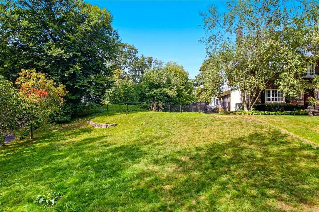 Burlington, ON L7N 1K8,3063 Woodland Park DR