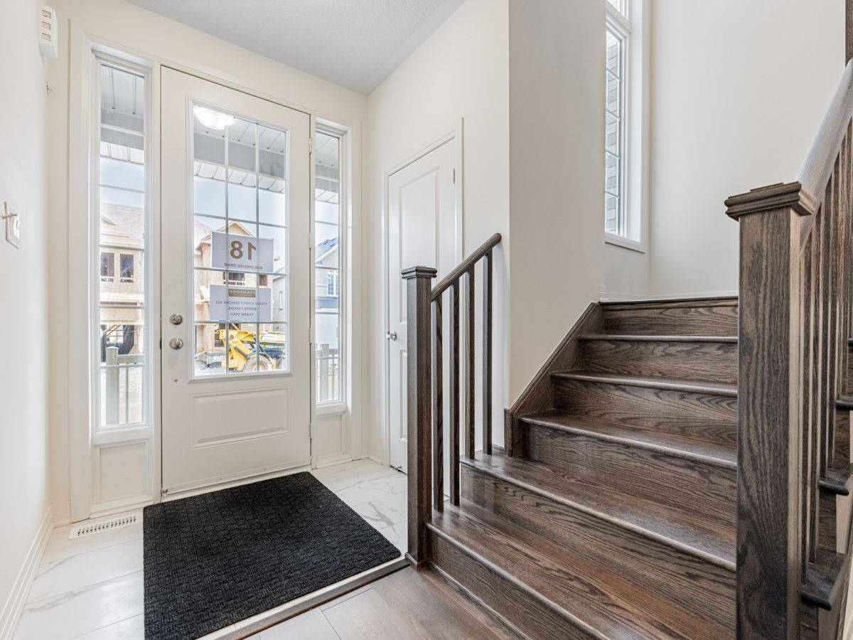 Brampton, ON L7A 4W5,18 Guildhouse DR