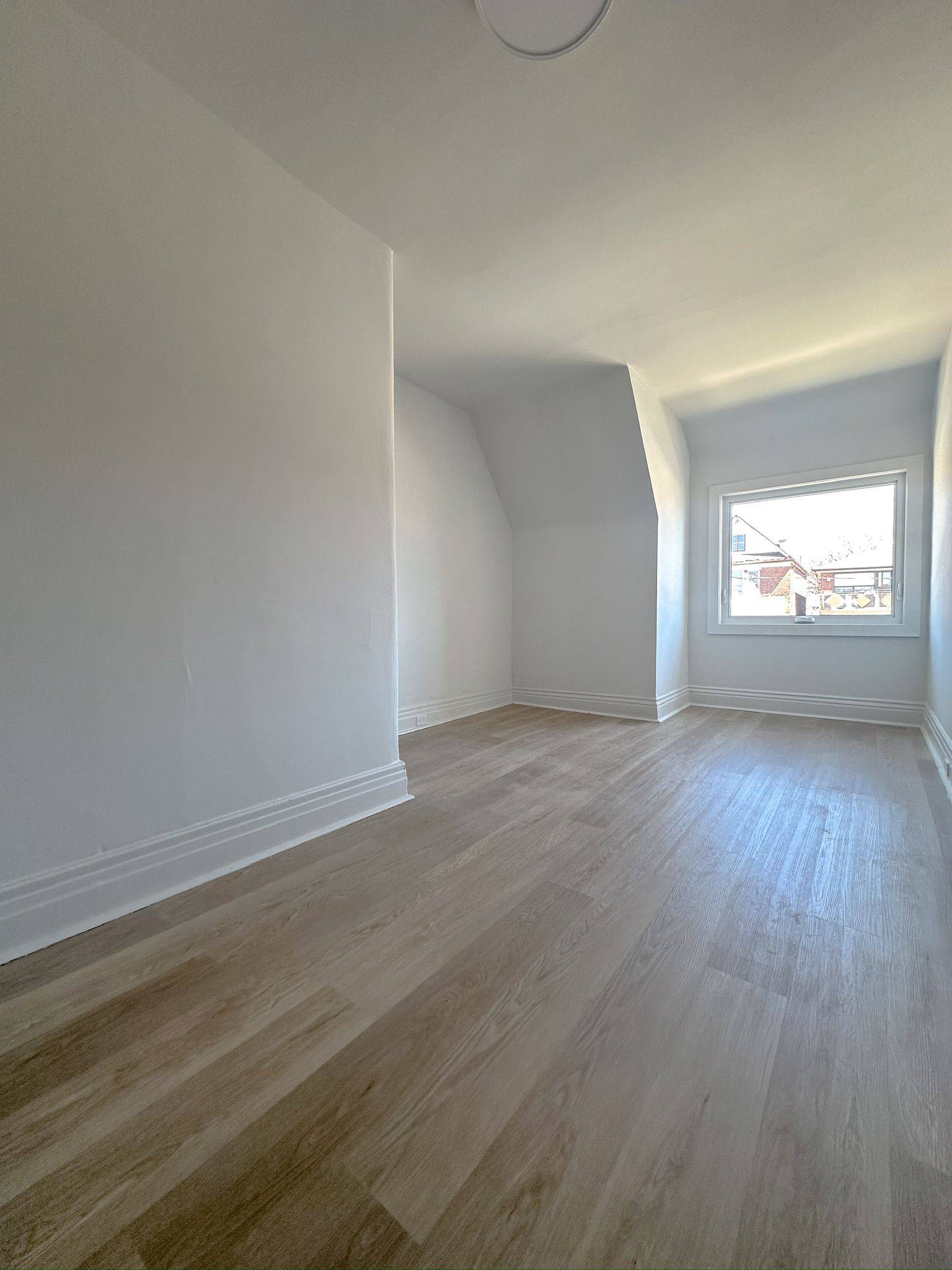 Toronto W03, ON M6H 3V5,118 Greenlaw AVE #Upper