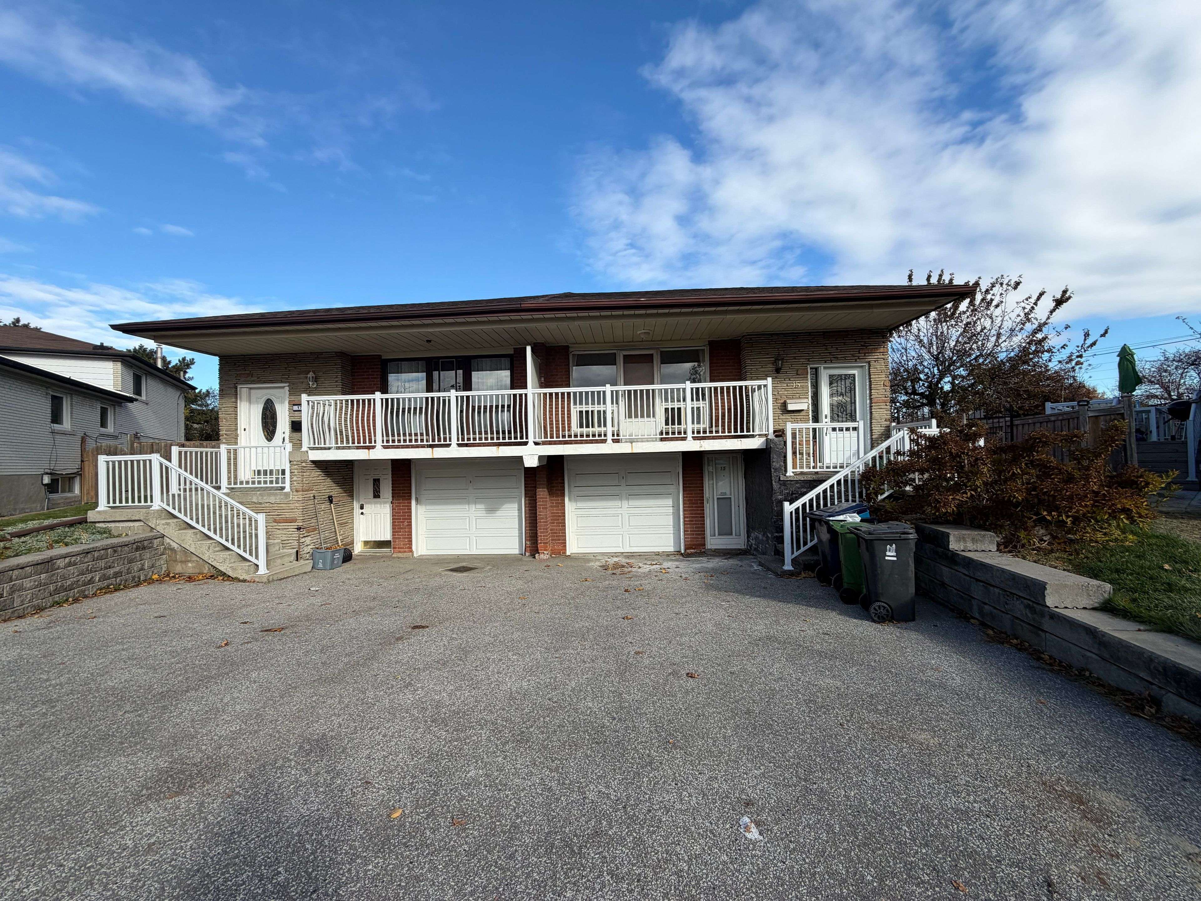 Toronto W09, ON M9R 3X1,15 Abigail PL