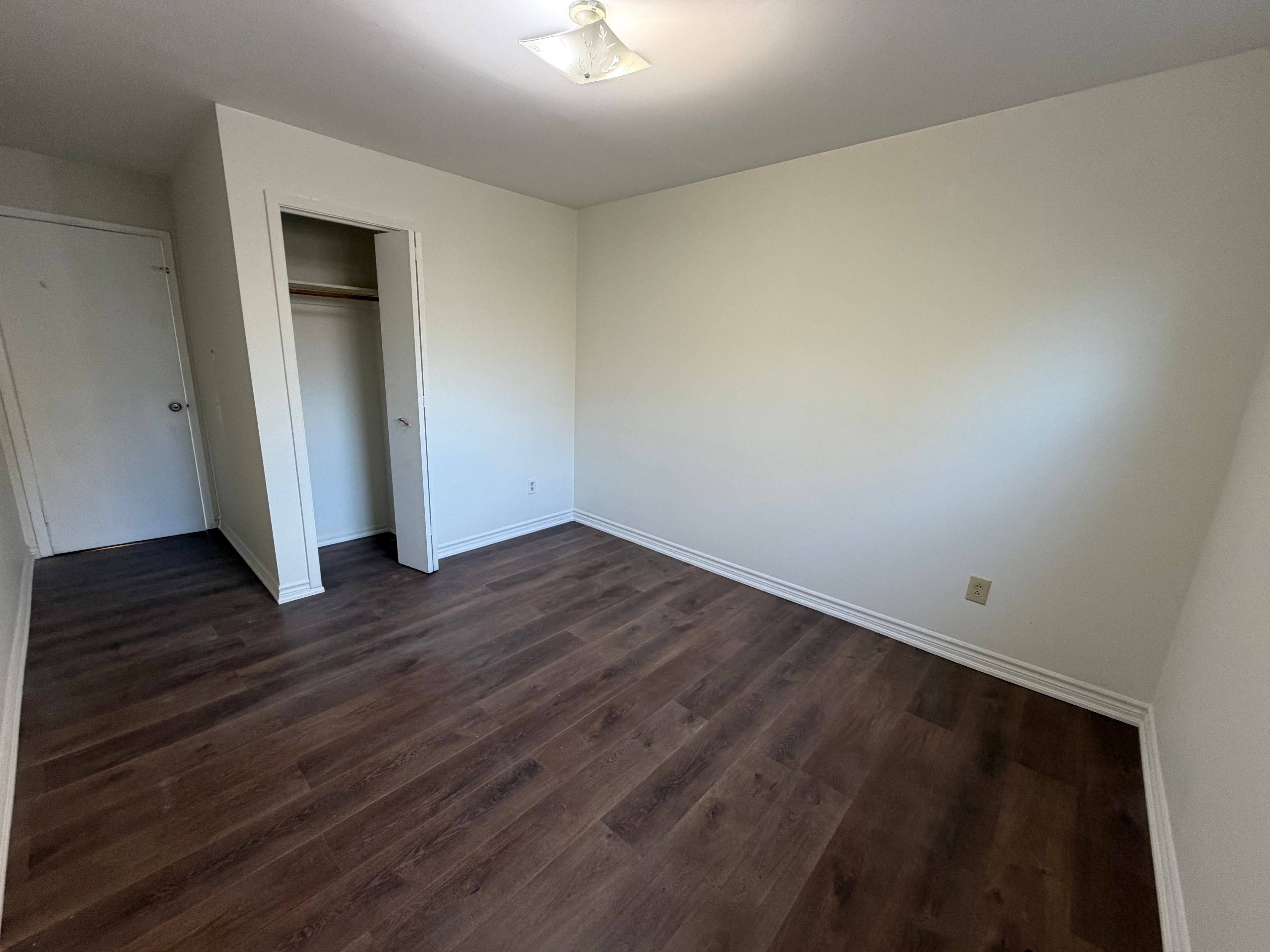 Toronto W09, ON M9R 3X1,15 Abigail PL