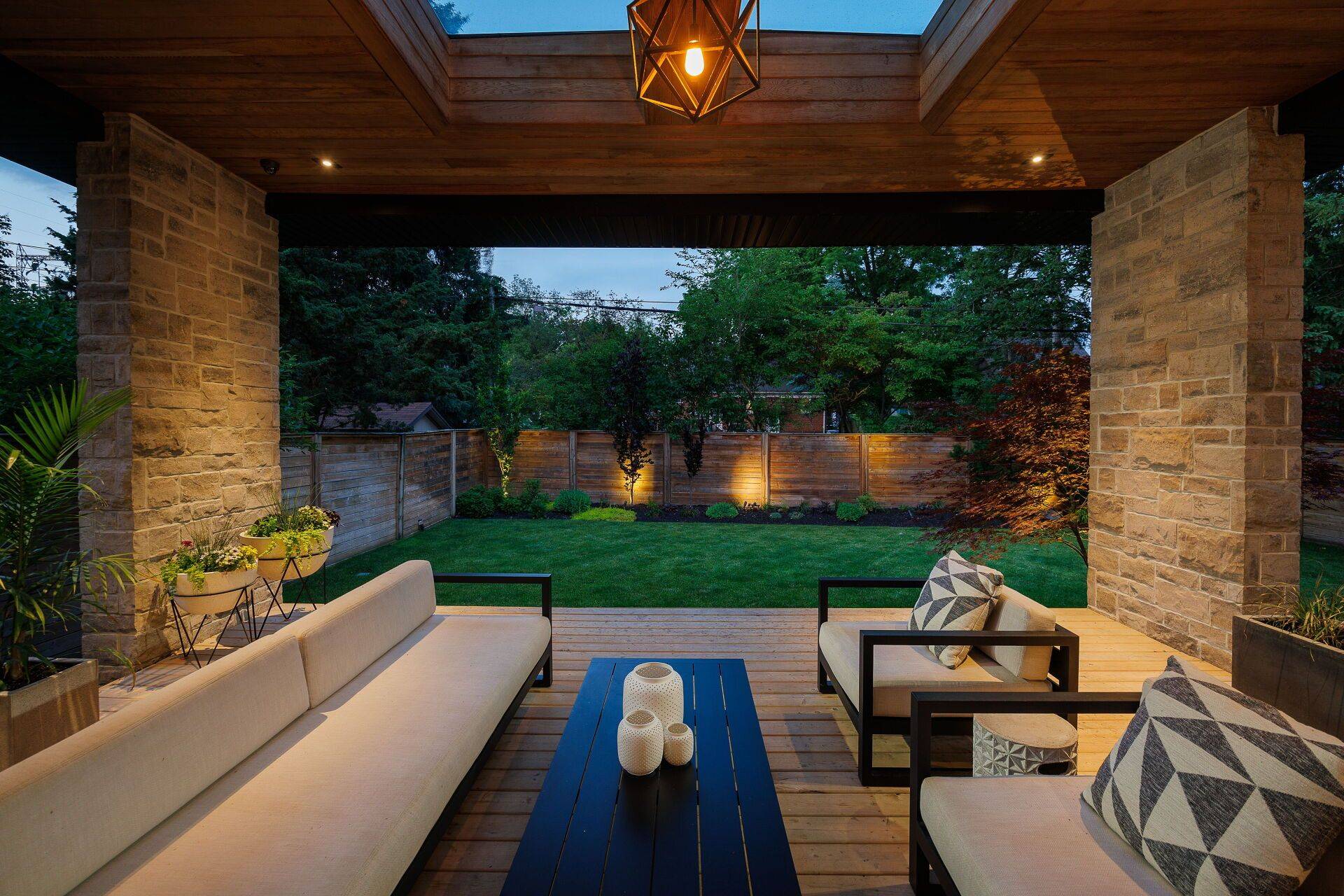 Mississauga, ON L4Y 1T7,2121 Harvest DR