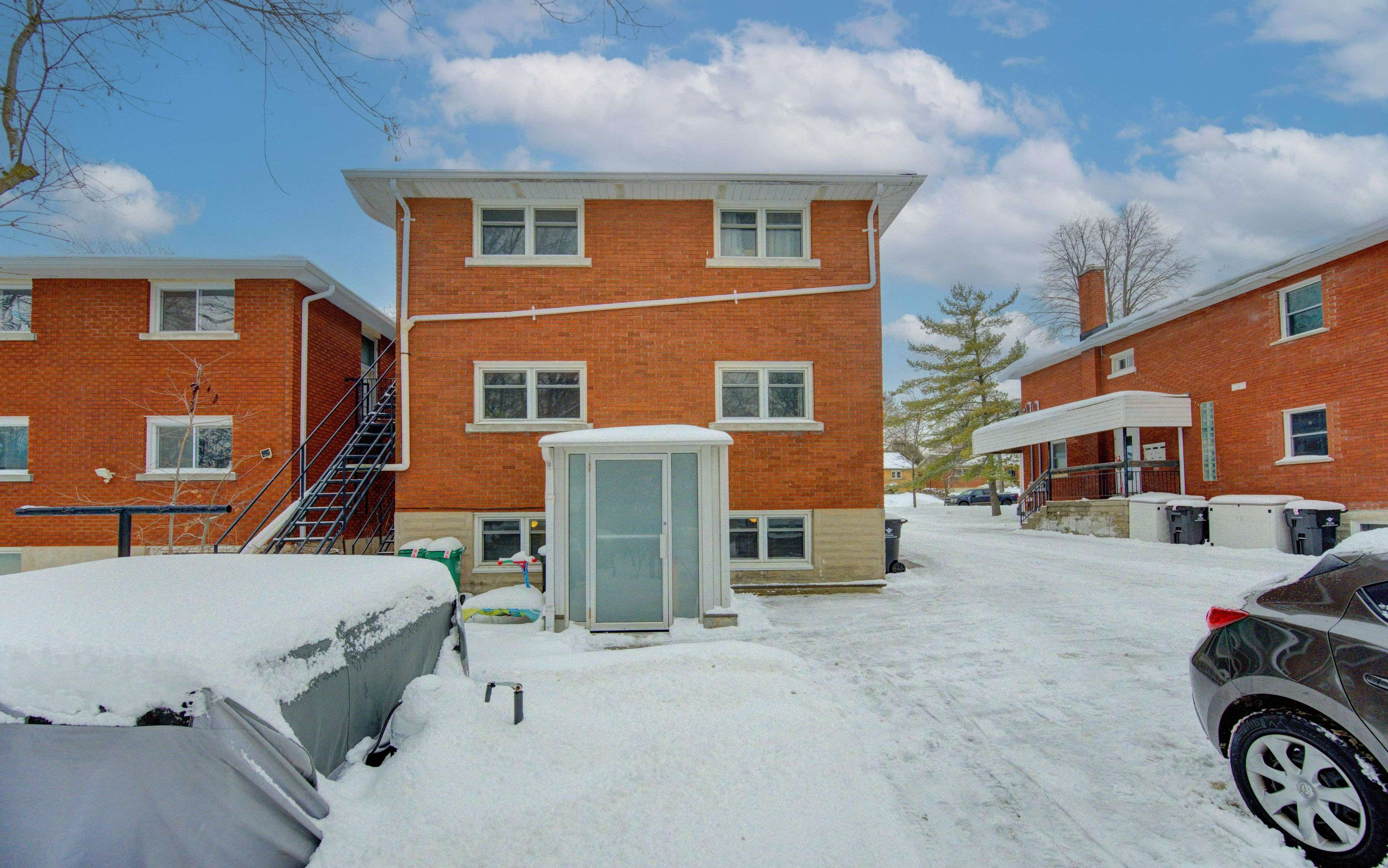 Waterloo, ON N2J 1K1,196 Allen ST E