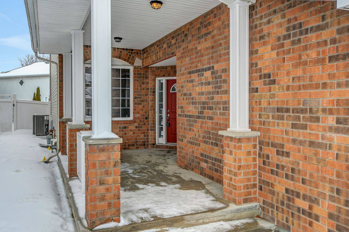 Orleans - Cumberland And Area, ON K4A 4M7,919 Scala AVE