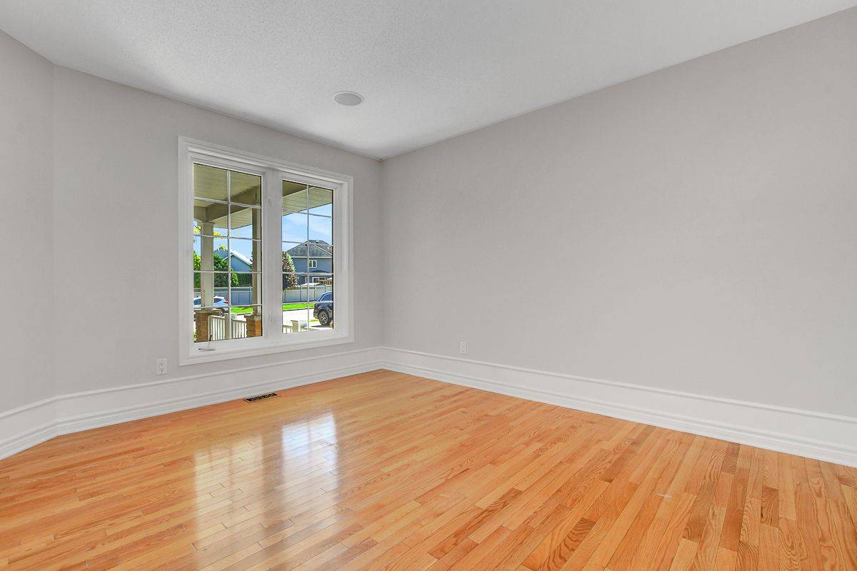 Orleans - Cumberland And Area, ON K4A 4M7,919 Scala AVE