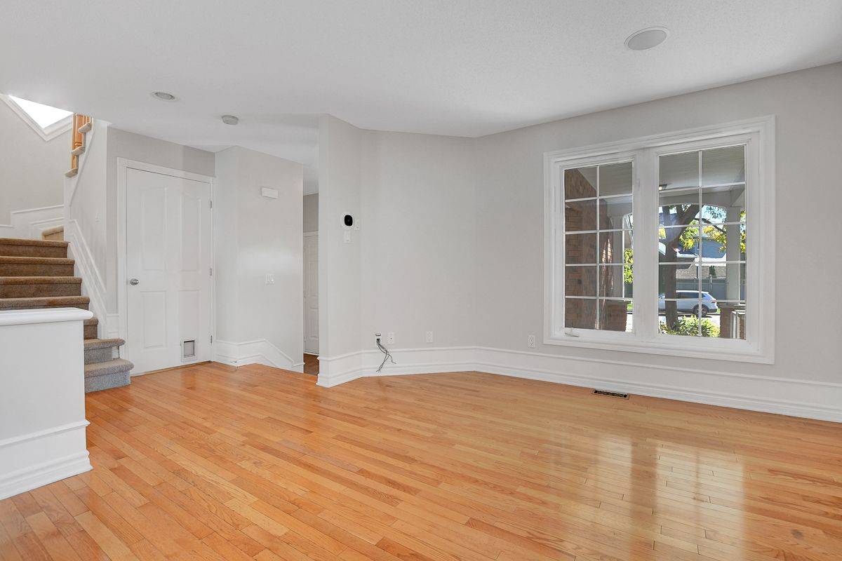 Orleans - Cumberland And Area, ON K4A 4M7,919 Scala AVE