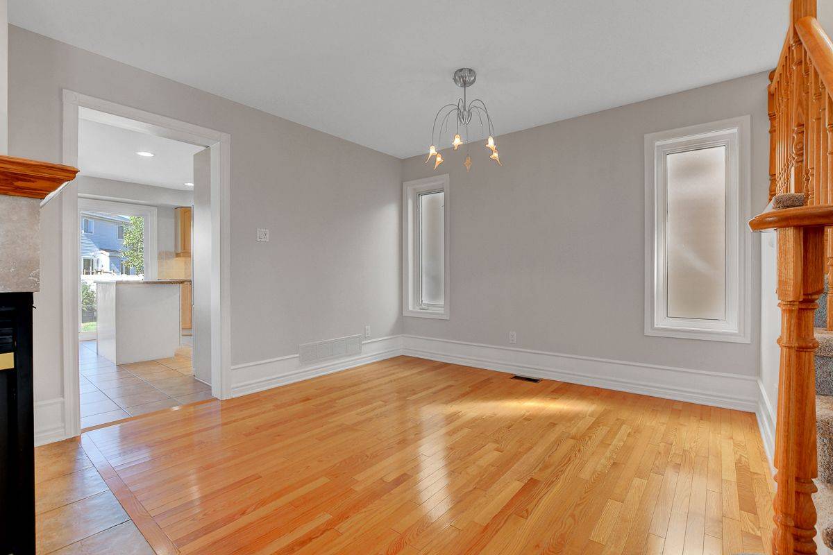 Orleans - Cumberland And Area, ON K4A 4M7,919 Scala AVE