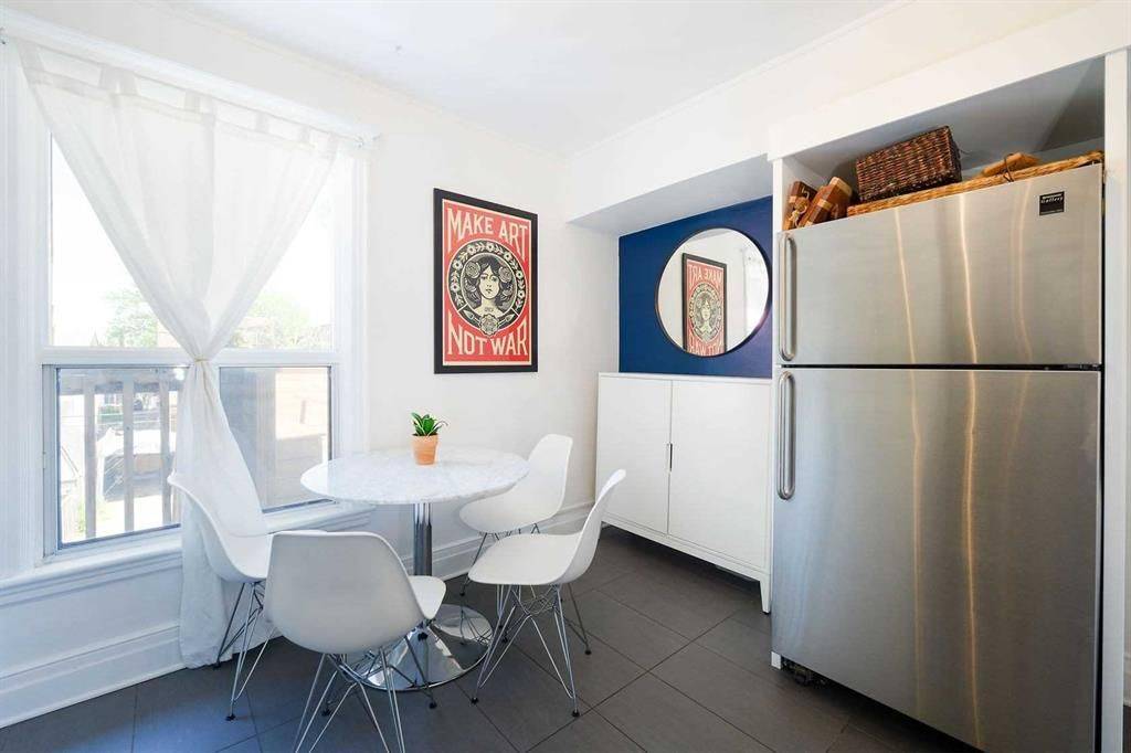 Hamilton, ON L8M 2T2,17 Fairholt ST S #Upper