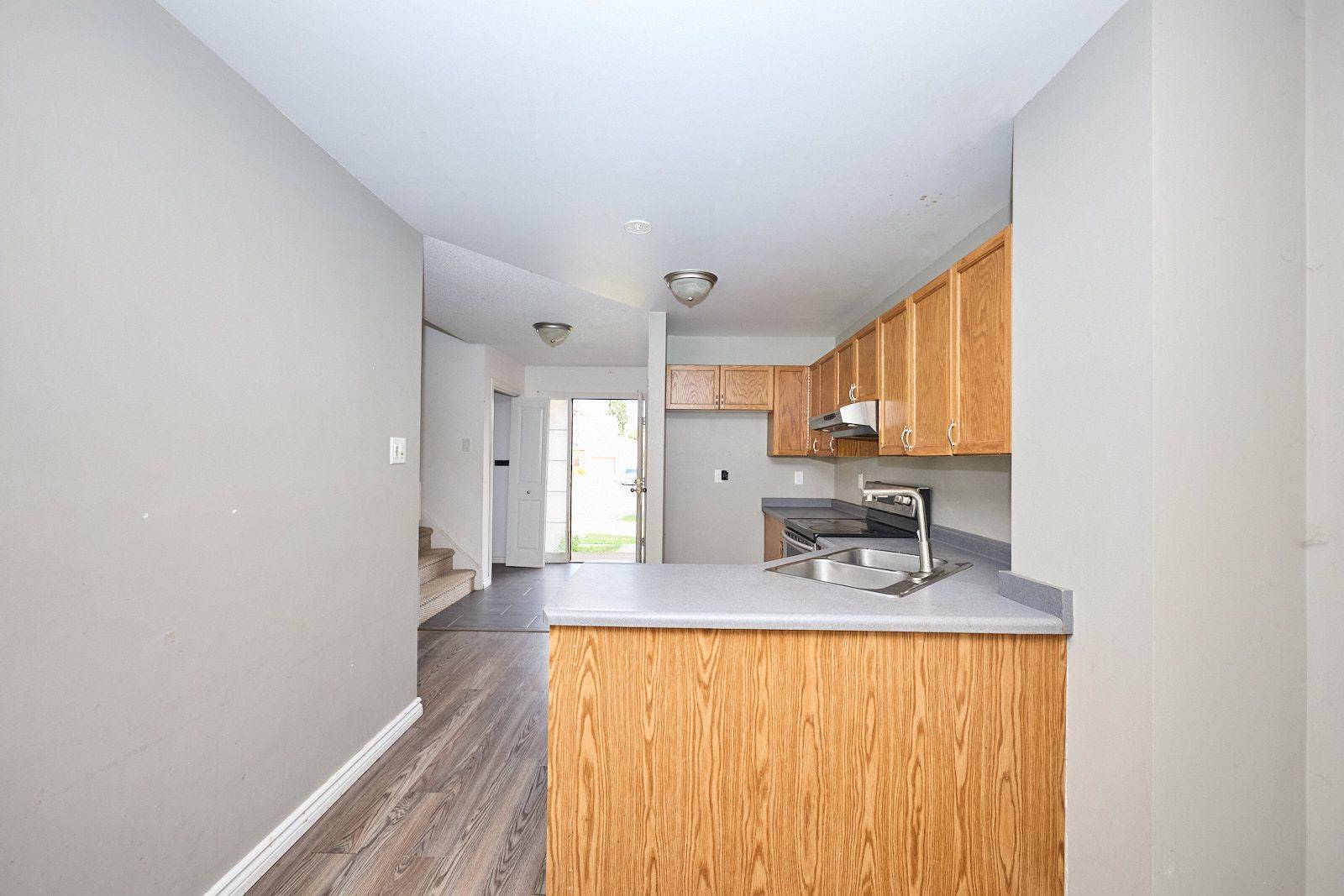 Thorold, ON L2V 5B1,14 Buss CT