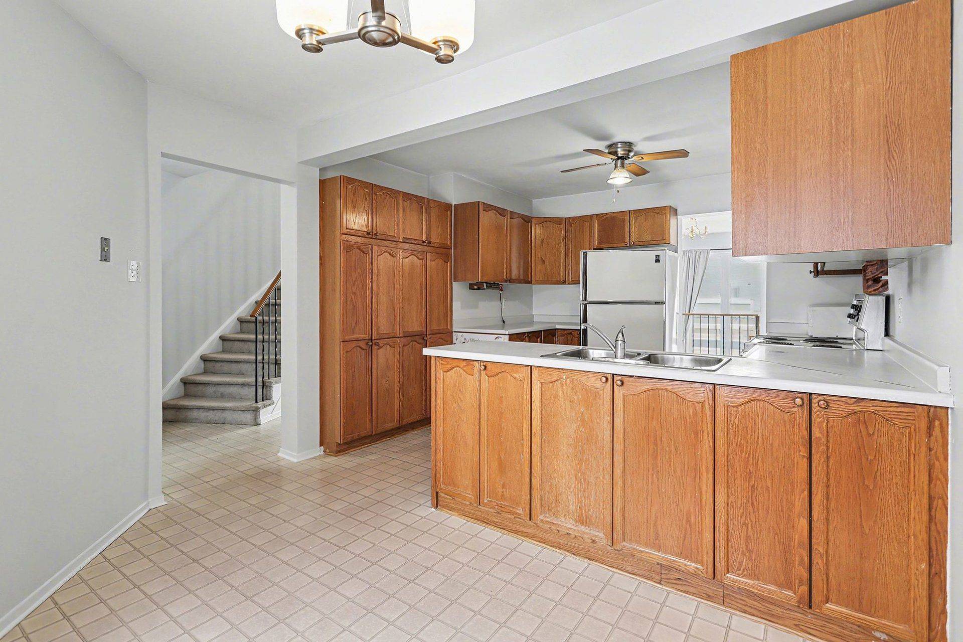 Orleans - Cumberland And Area, ON K1E 3V4,1970 Wildflower DR