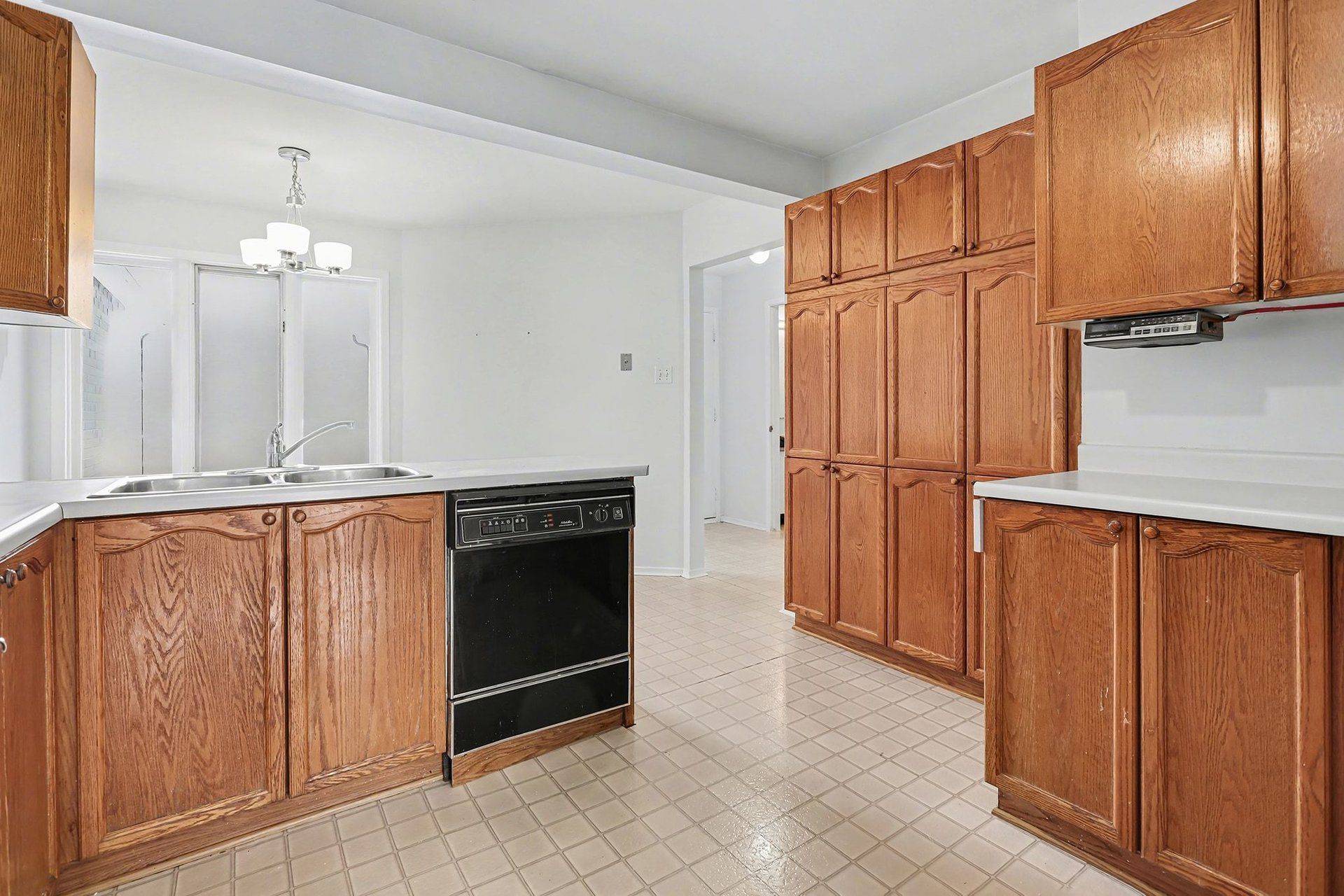 Orleans - Cumberland And Area, ON K1E 3V4,1970 Wildflower DR