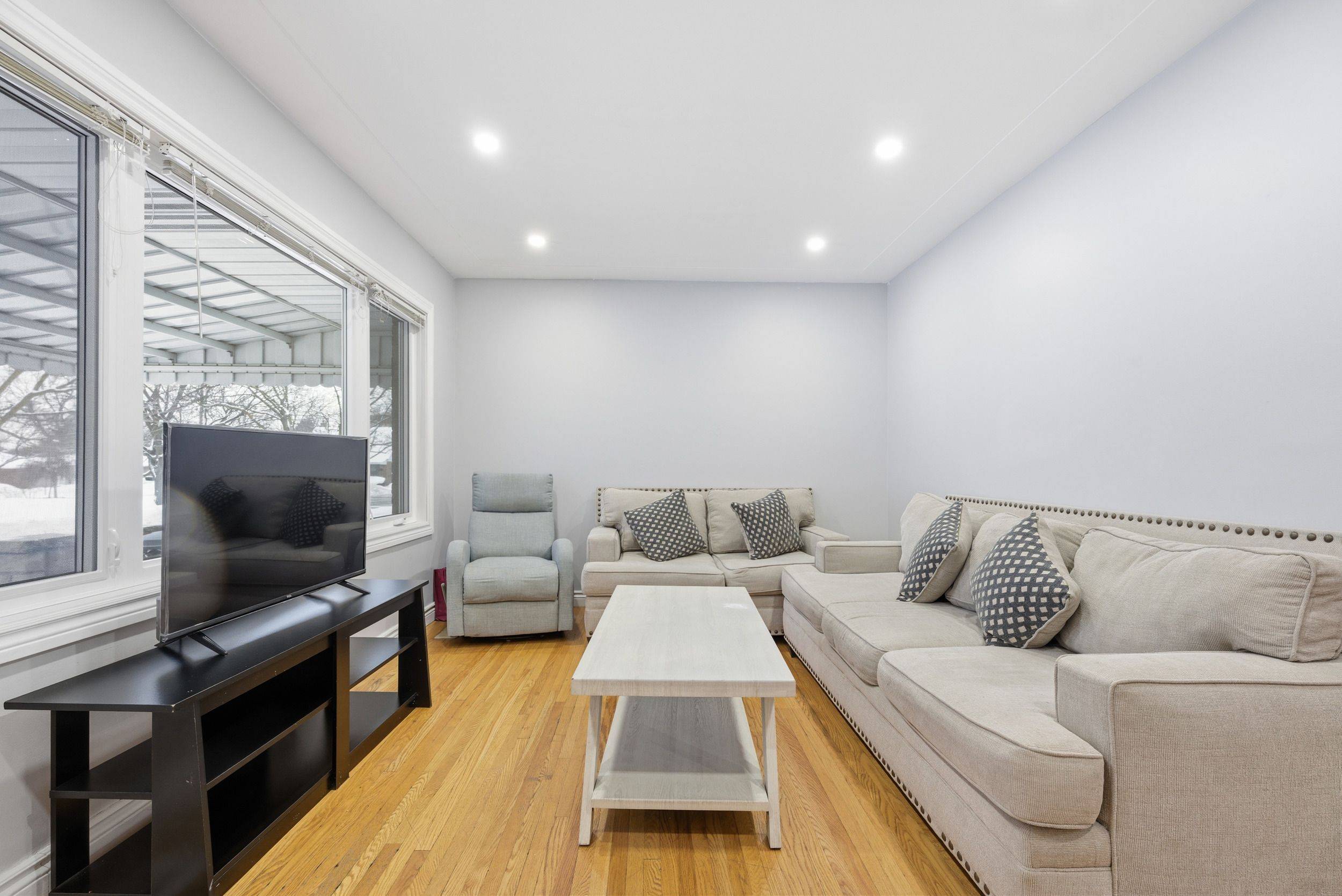 Kitchener, ON N2C 1Y8,18 Harber AVE