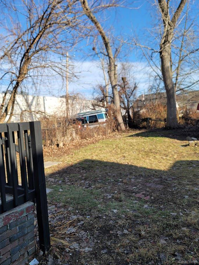 Detroit, MI 48235,18982 Coyle ST