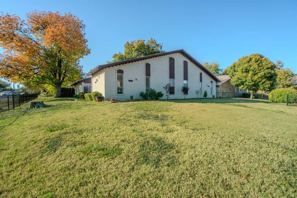 Dallas, TX 75240,13351 Kit Lane