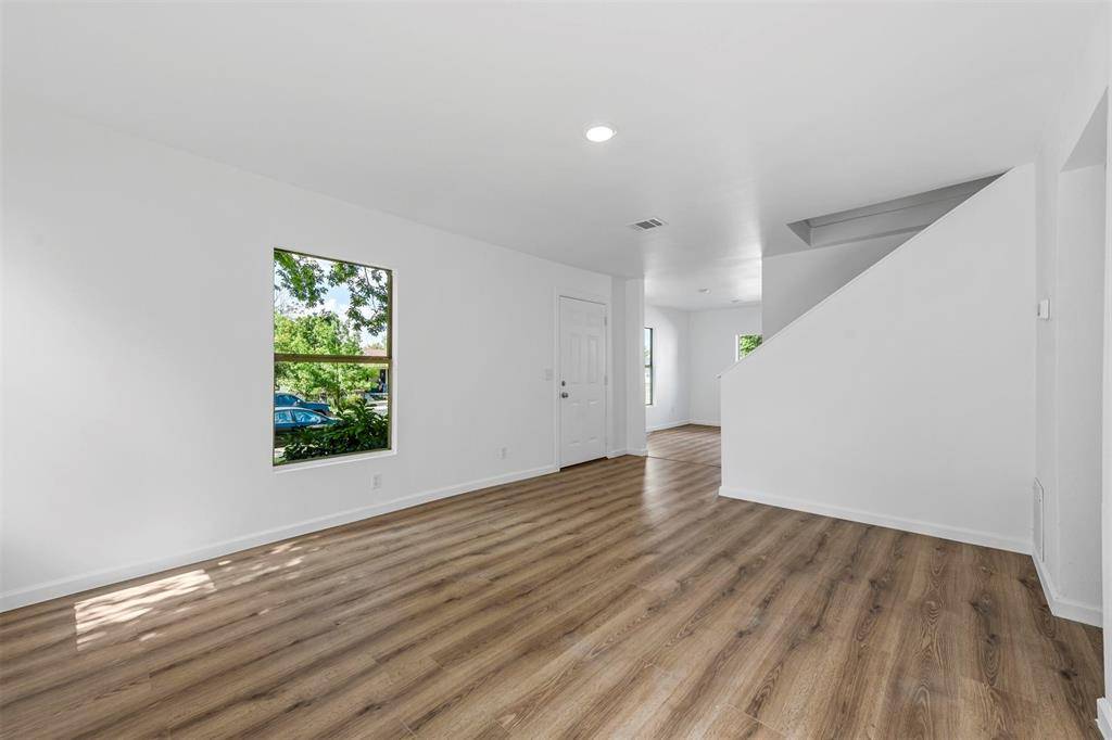 Fort Worth, TX 76104,504 E Robert Street