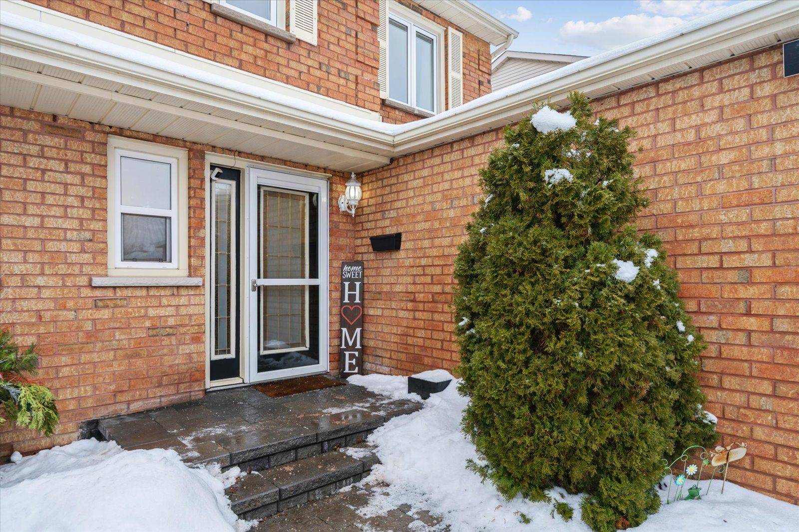 Oshawa, ON L1K 1Y6,549 Cobblehill DR
