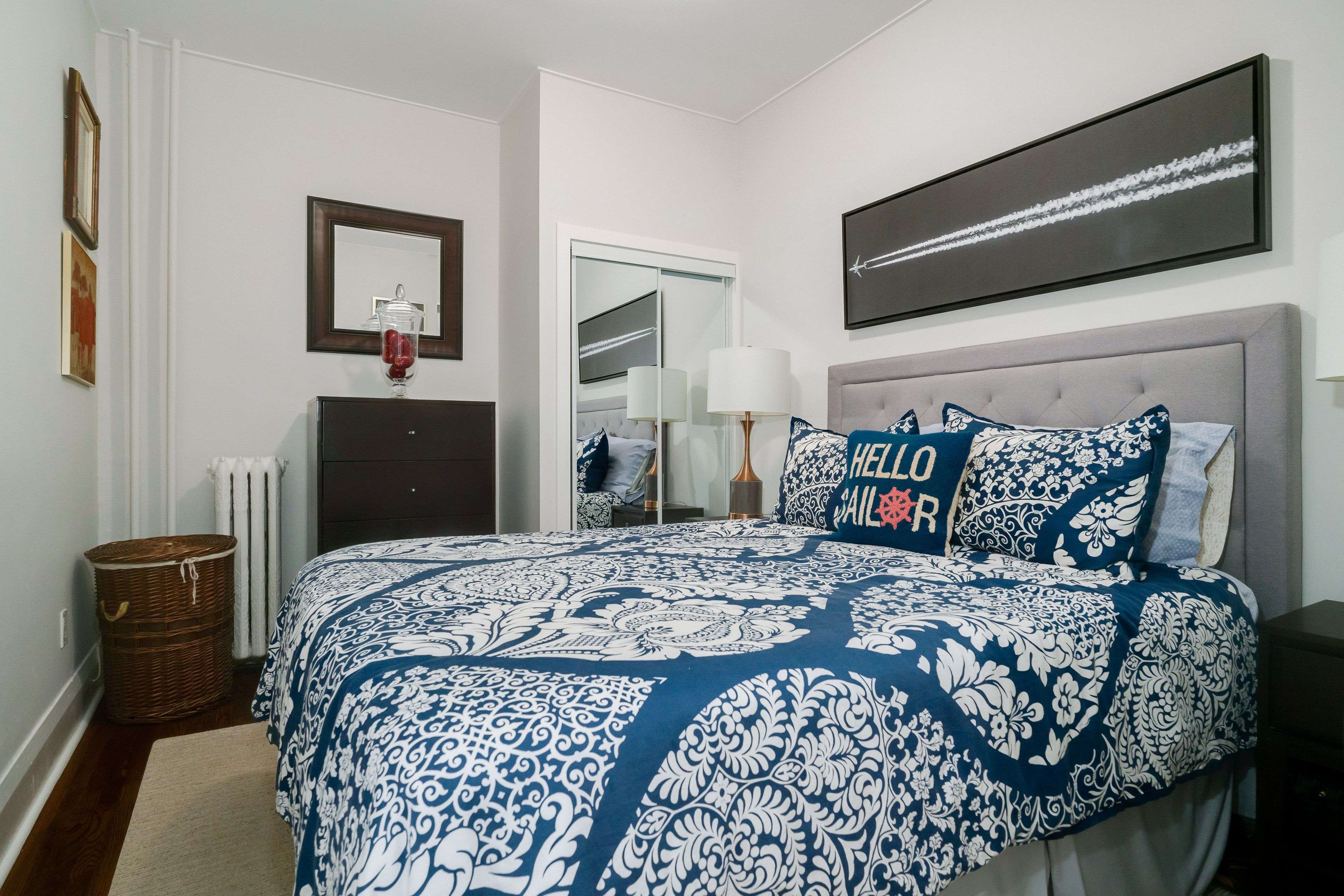 Toronto E01, ON M4M 1J3,894 Queen ST E #201