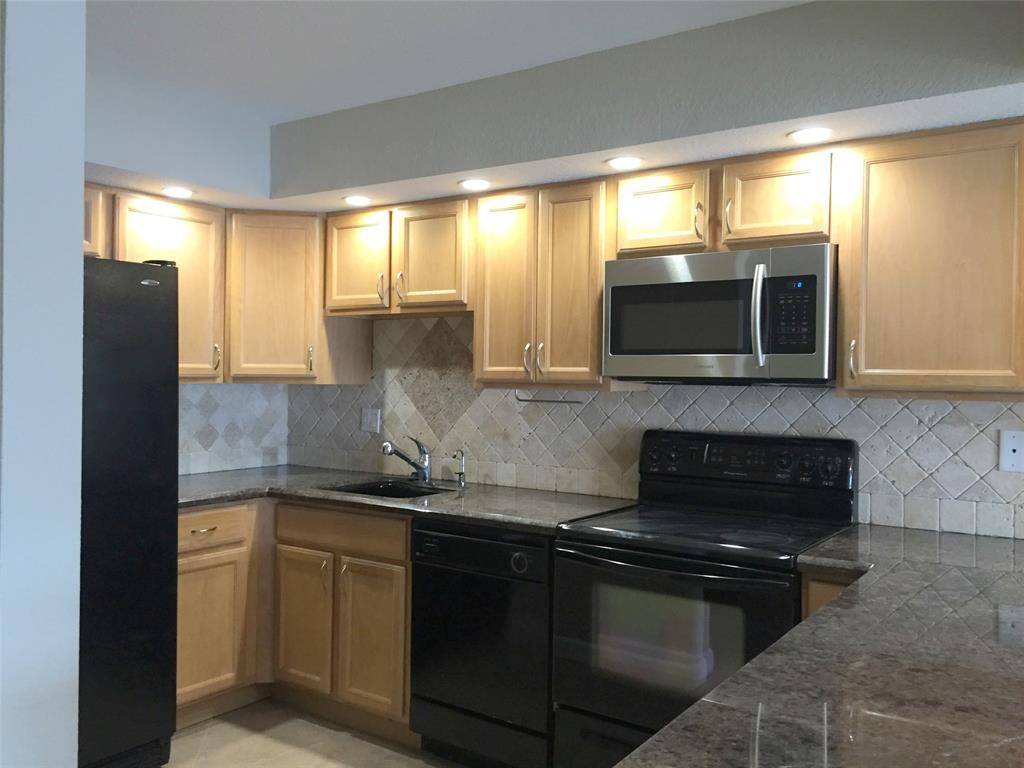 Deerfield Beach, FL 33064,1100 Crystal Lake Dr #110