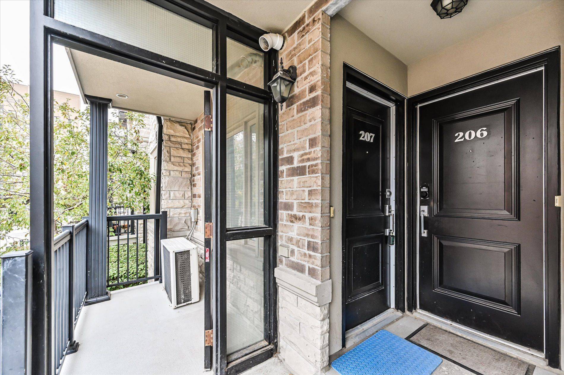 Markham, ON L3T 0B1,320 John ST #207