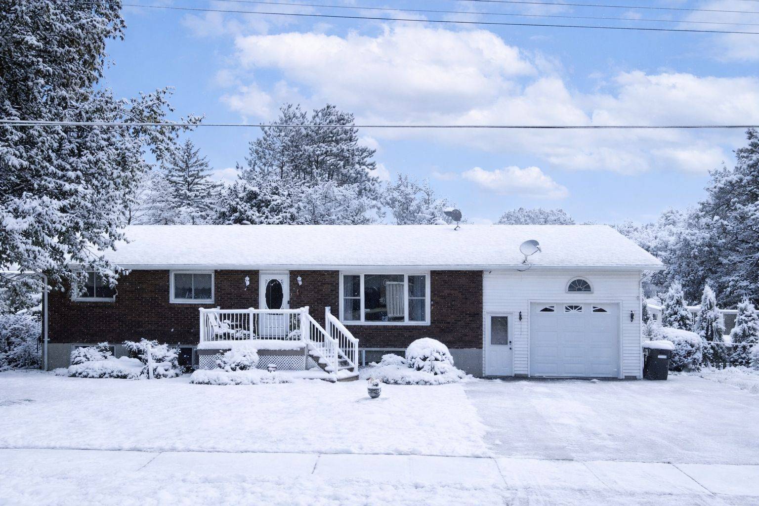 Tay, ON L0K 1R0,739 SIMCOE AVE