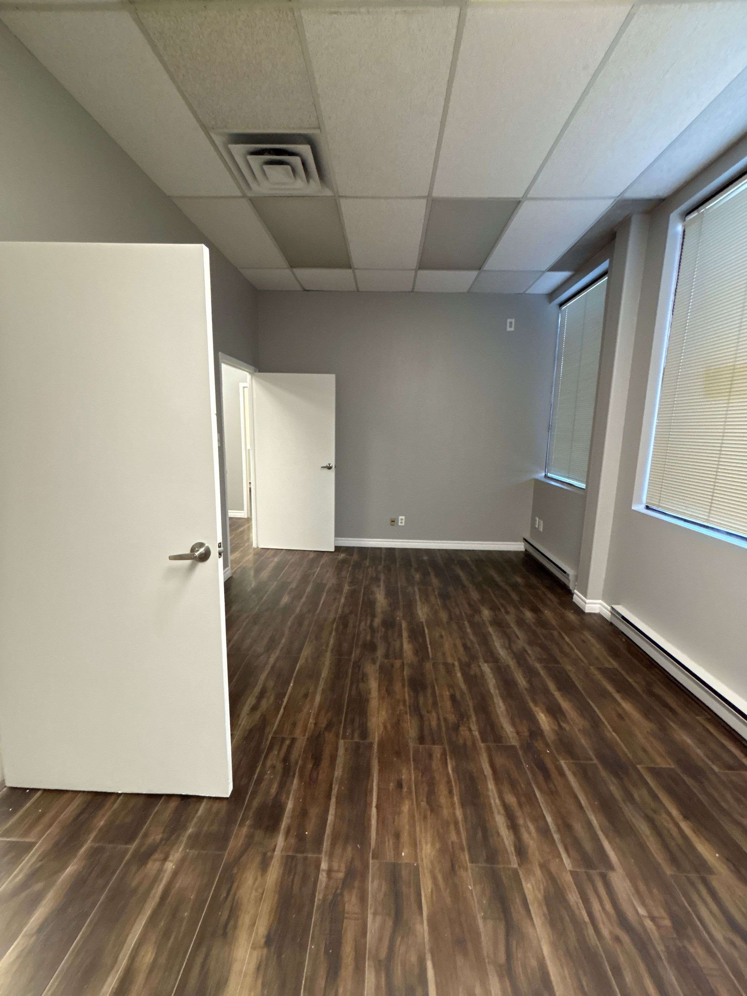 Mississauga, ON L4Y 2B8,1090 Dundas ST E #102