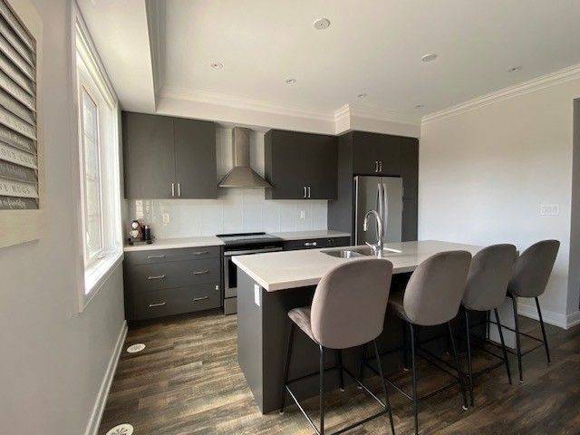 Mississauga, ON L5G 0A9,566 Rapids LN