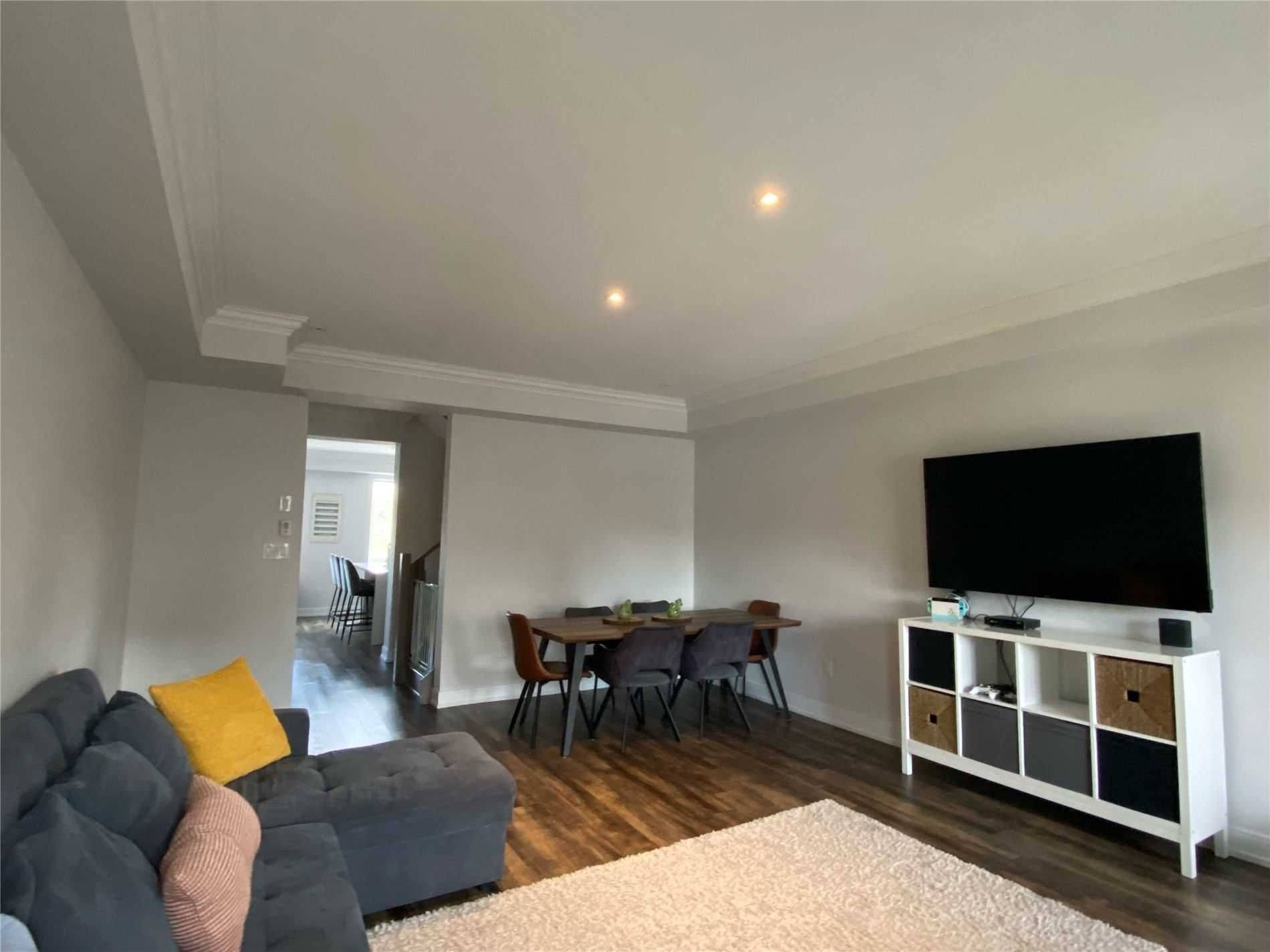 Mississauga, ON L5G 0A9,566 Rapids LN