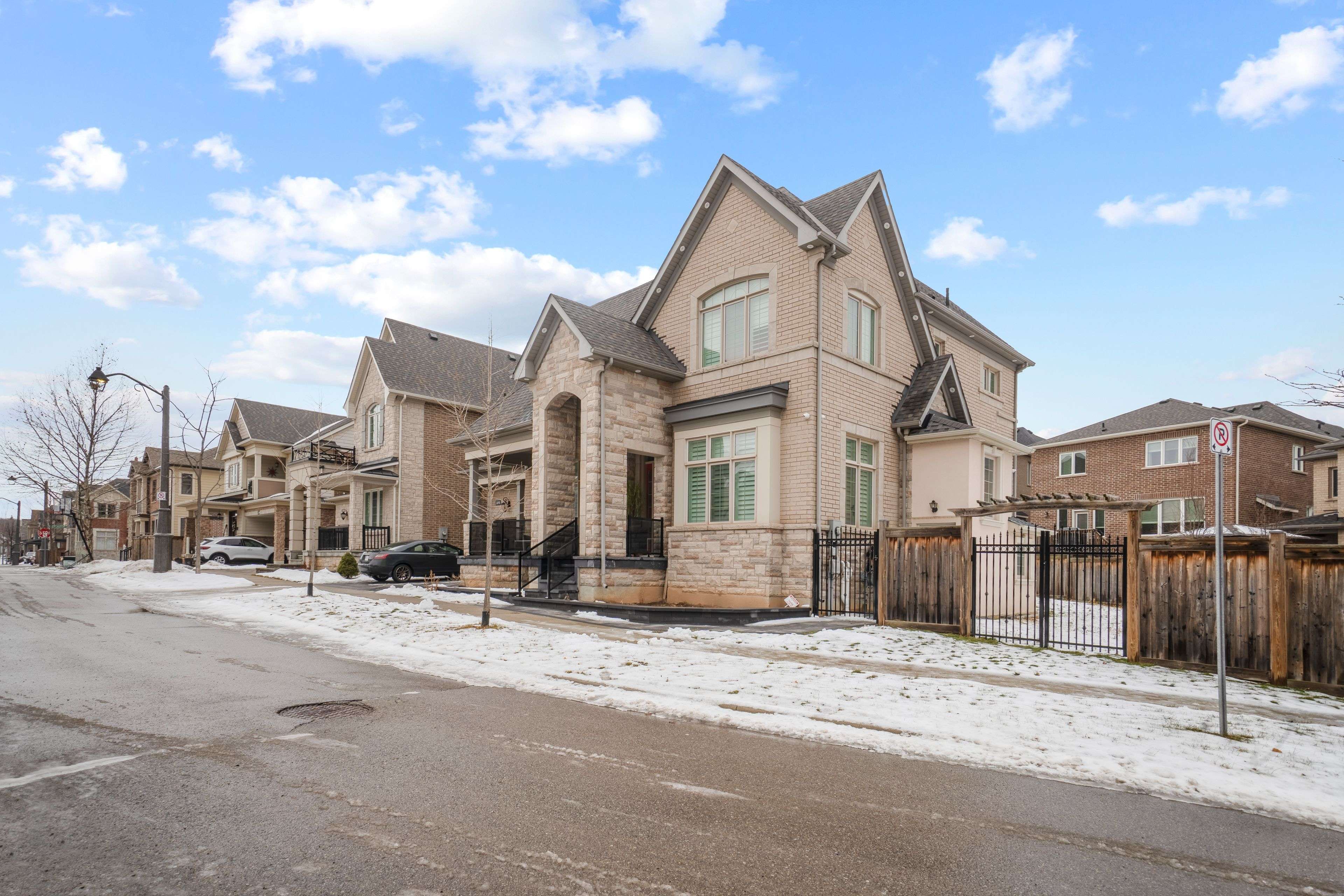 Oakville, ON L6M 1L4,3191 Daisy WAY #Basement Apt