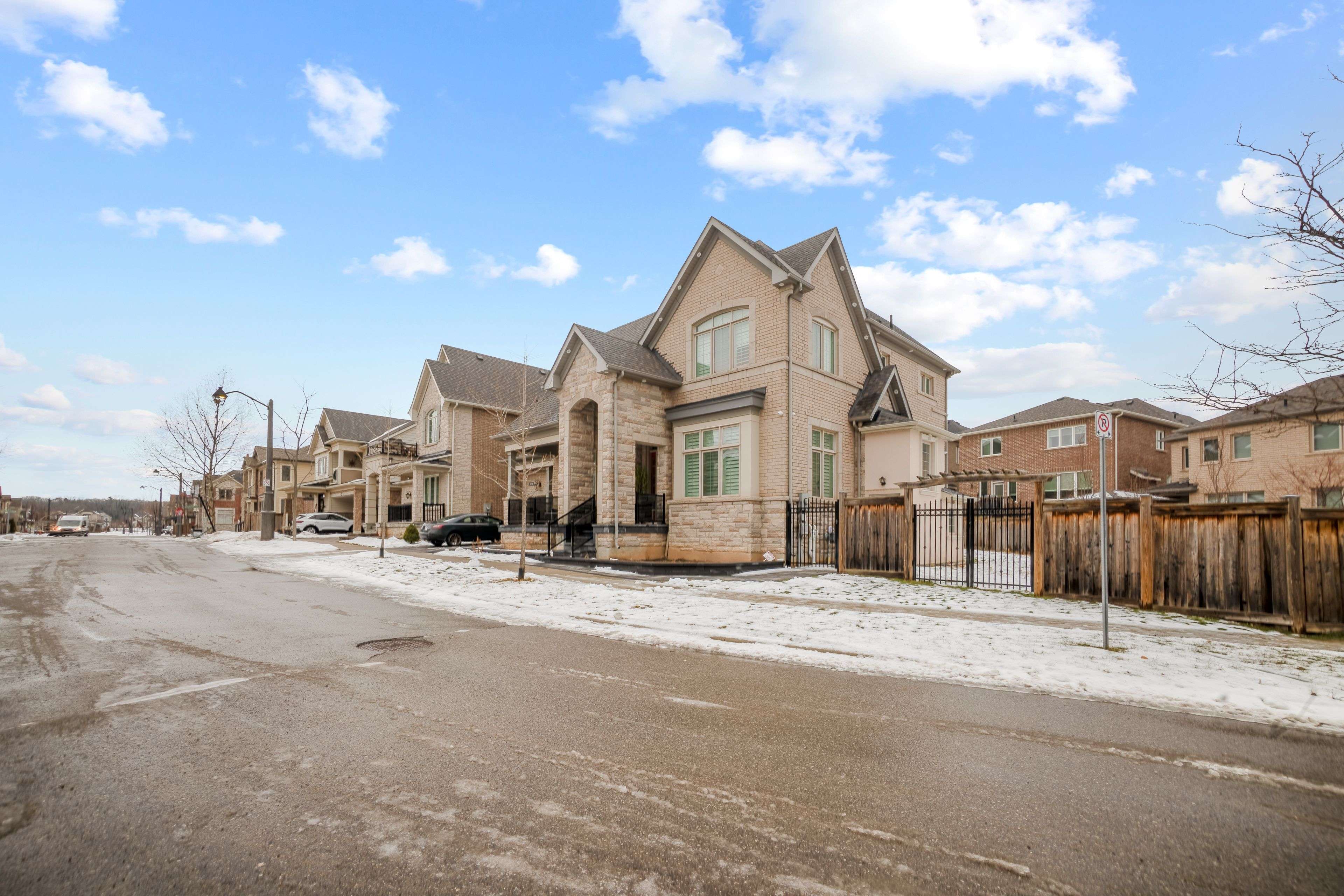 Oakville, ON L6M 1L4,3191 Daisy WAY #Basement Apt