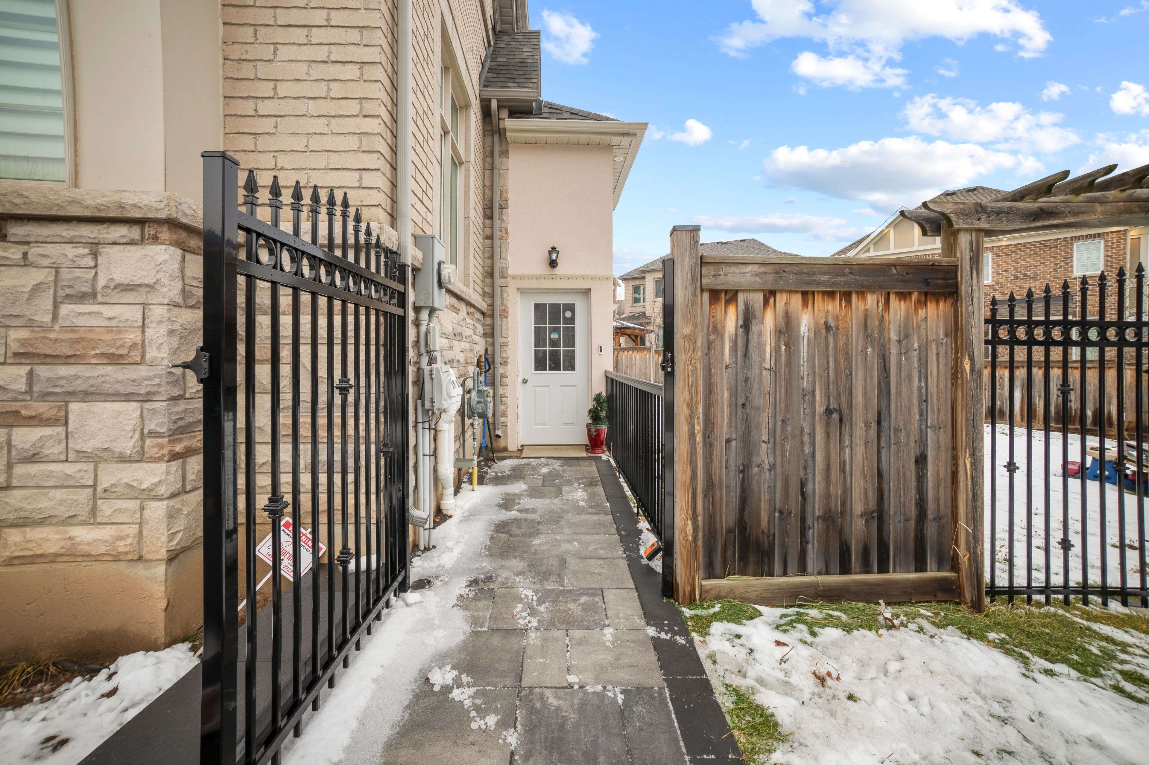 Oakville, ON L6M 1L4,3191 Daisy WAY #Basement Apt