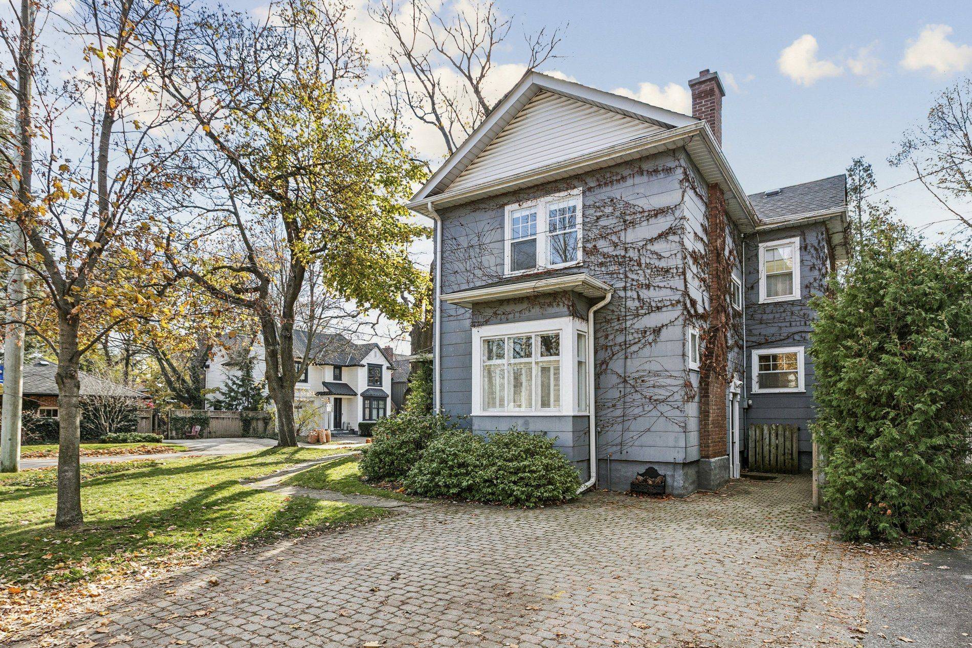 Oakville, ON L6J 2G8,289 Spruce ST