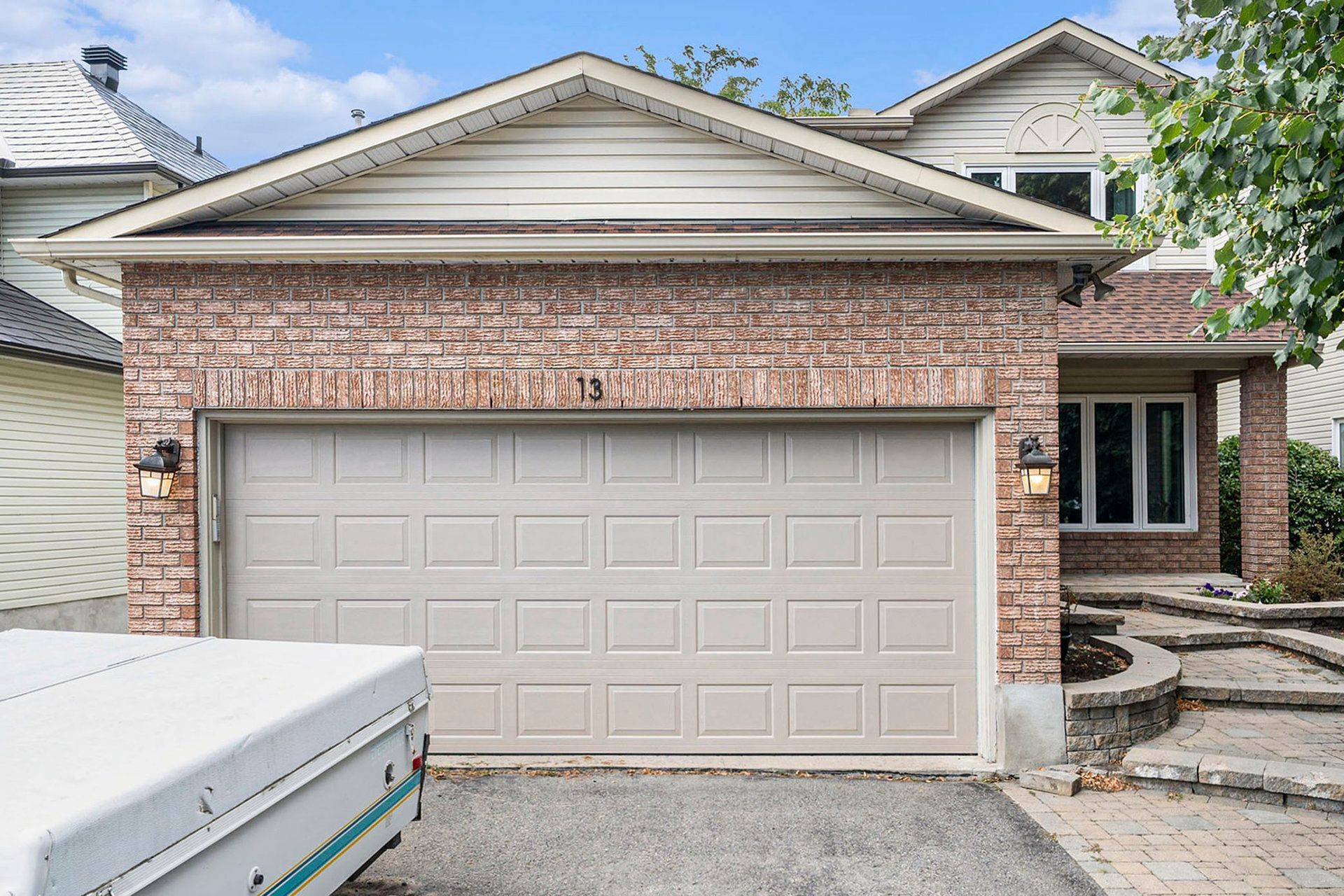Barrhaven, ON K2J 3Y8,13 Vesta ST