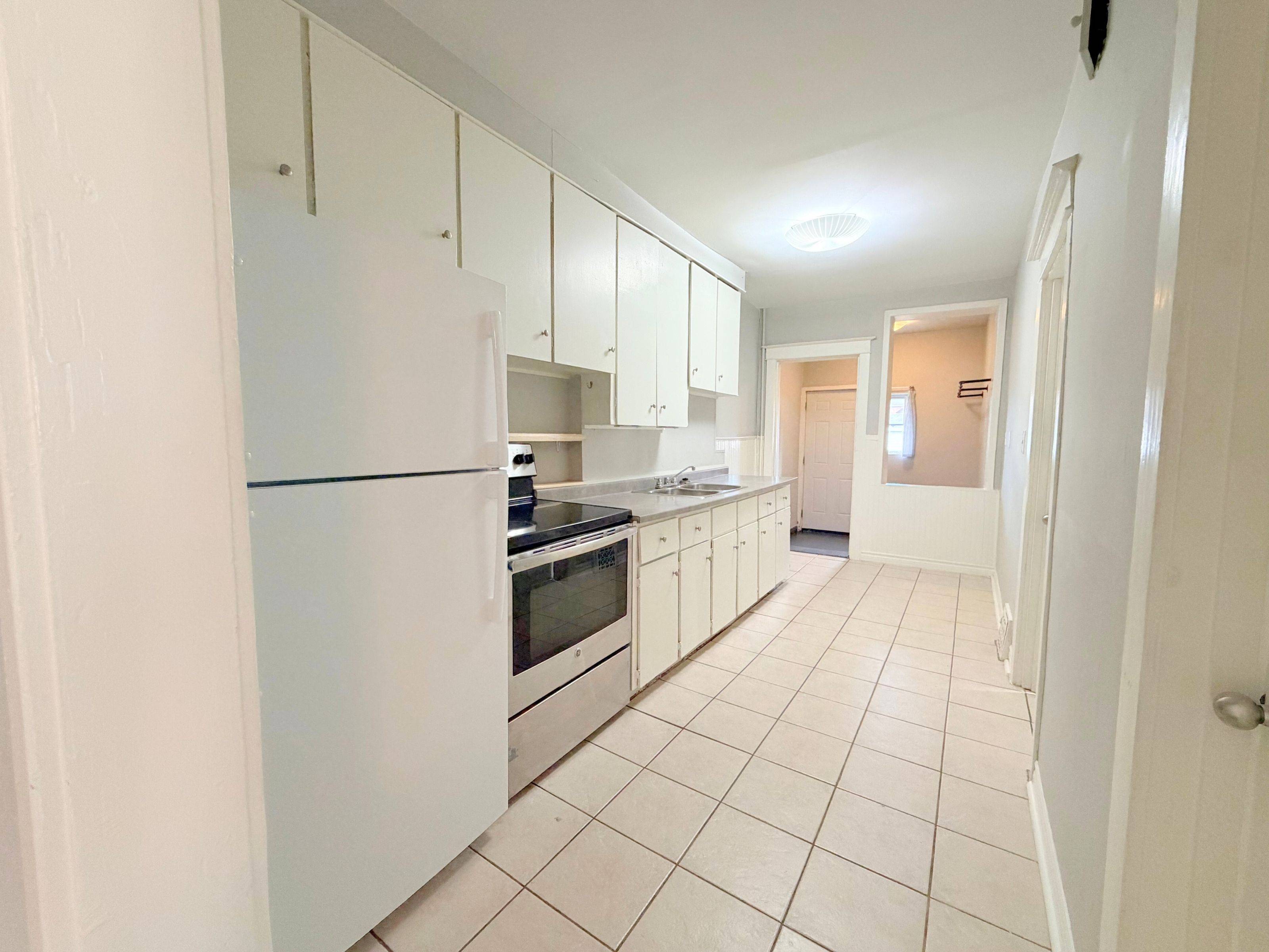 Hamilton, ON L8L 2X7,340 1/2 Barton ST E #3