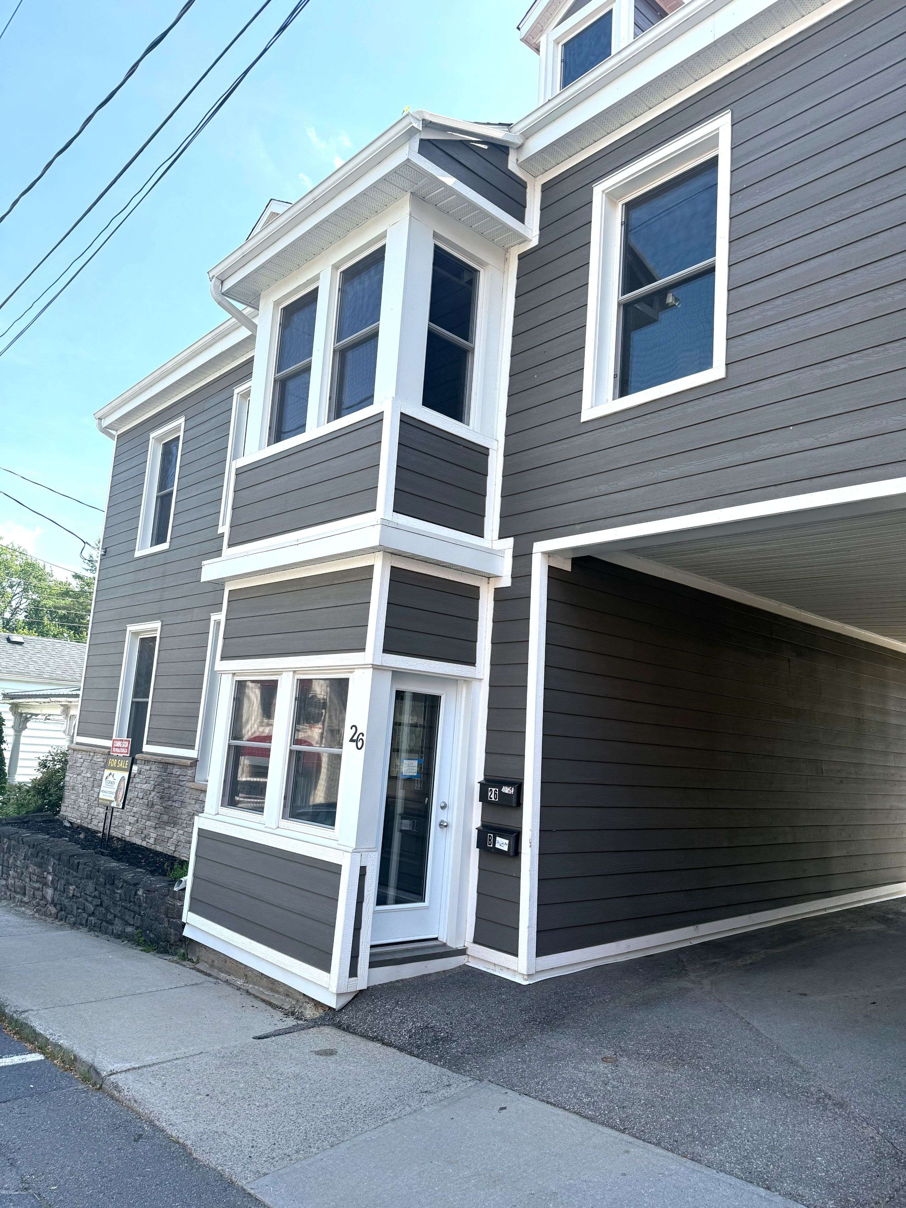 Brockville, ON K6V 4X8,26 Apple ST