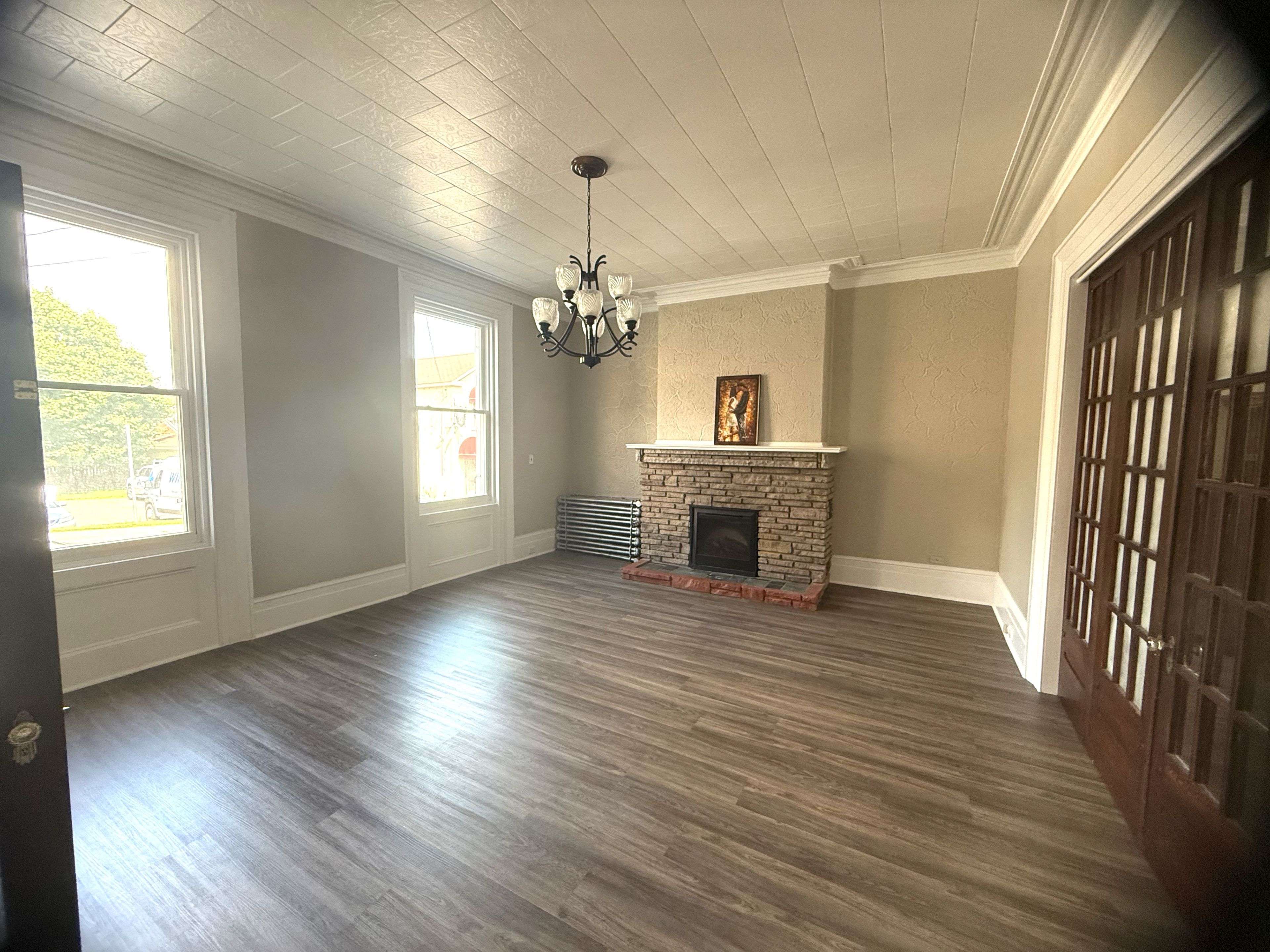 Brockville, ON K6V 4X8,26 Apple ST