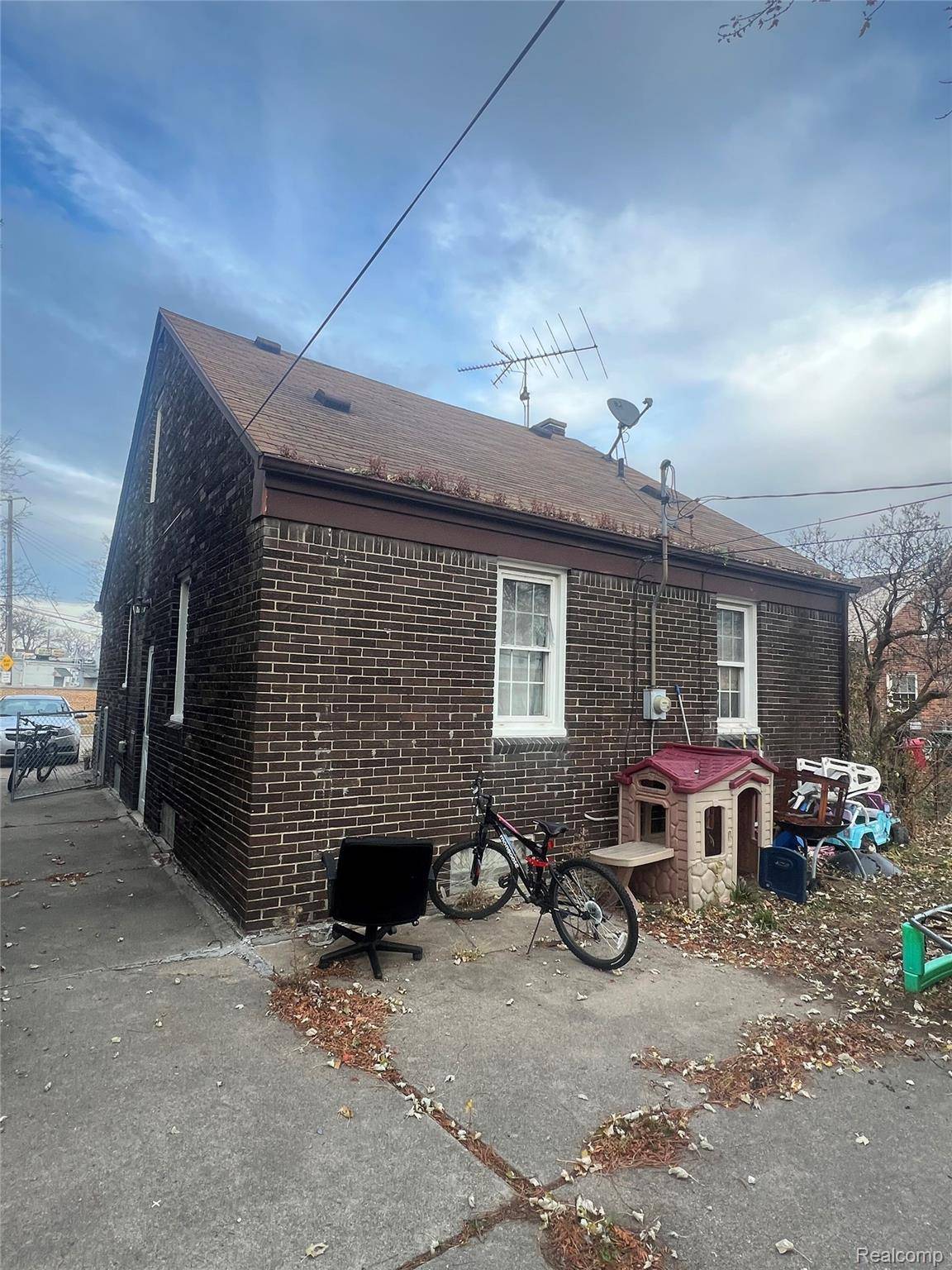 Allen Park, MI 48101,15571 White AVE