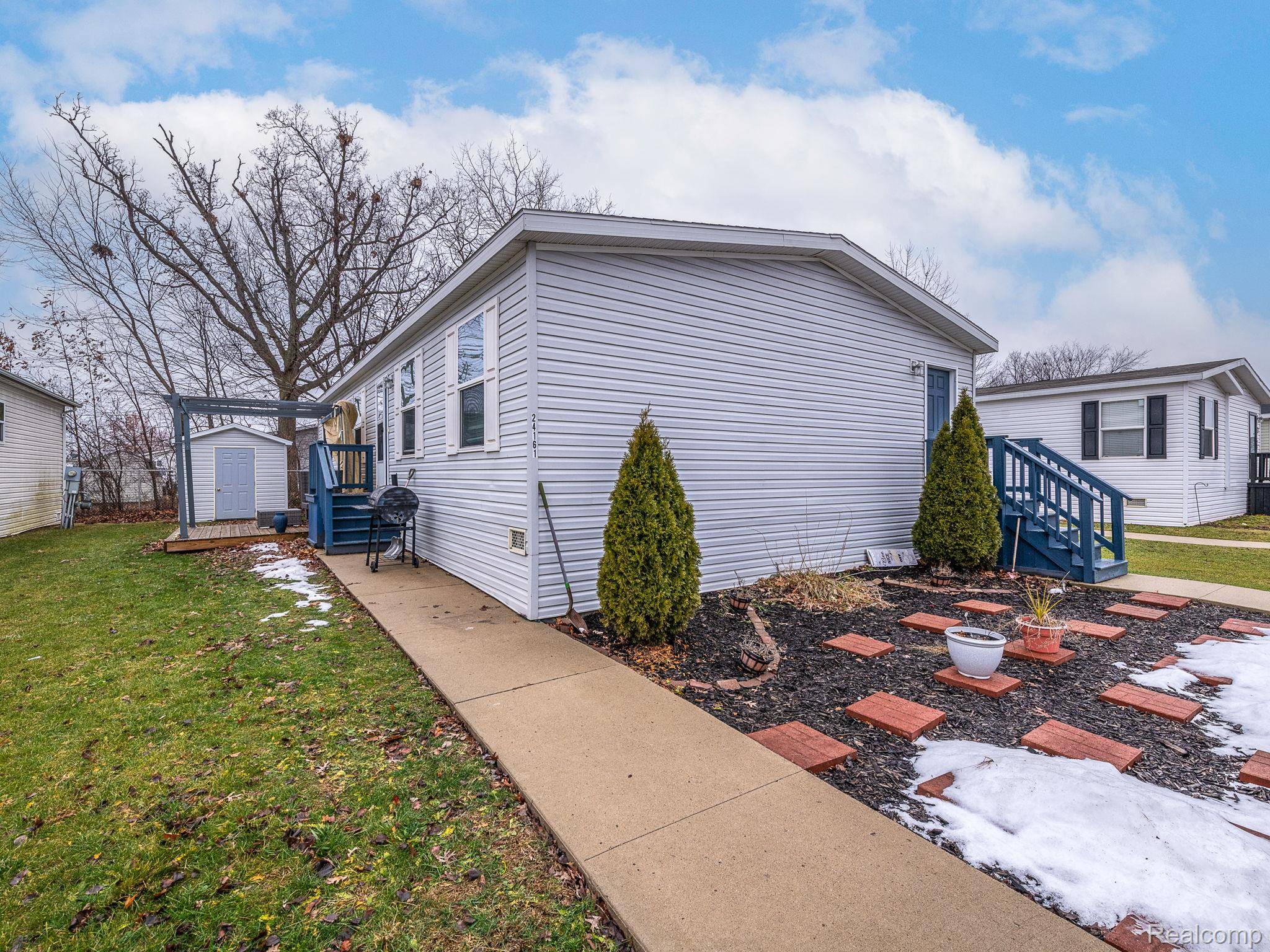 Flat Rock, MI 48134,24161 Senate DR