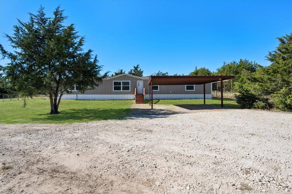 Barry, TX 75102,1517 County Road 2162