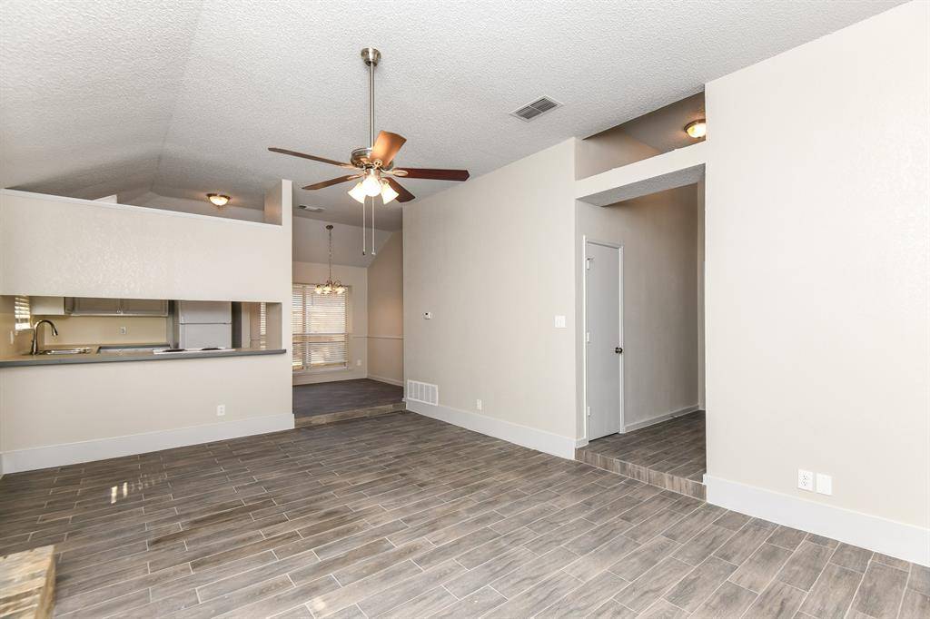 Arlington, TX 76001,914 Pierce Arrow Drive